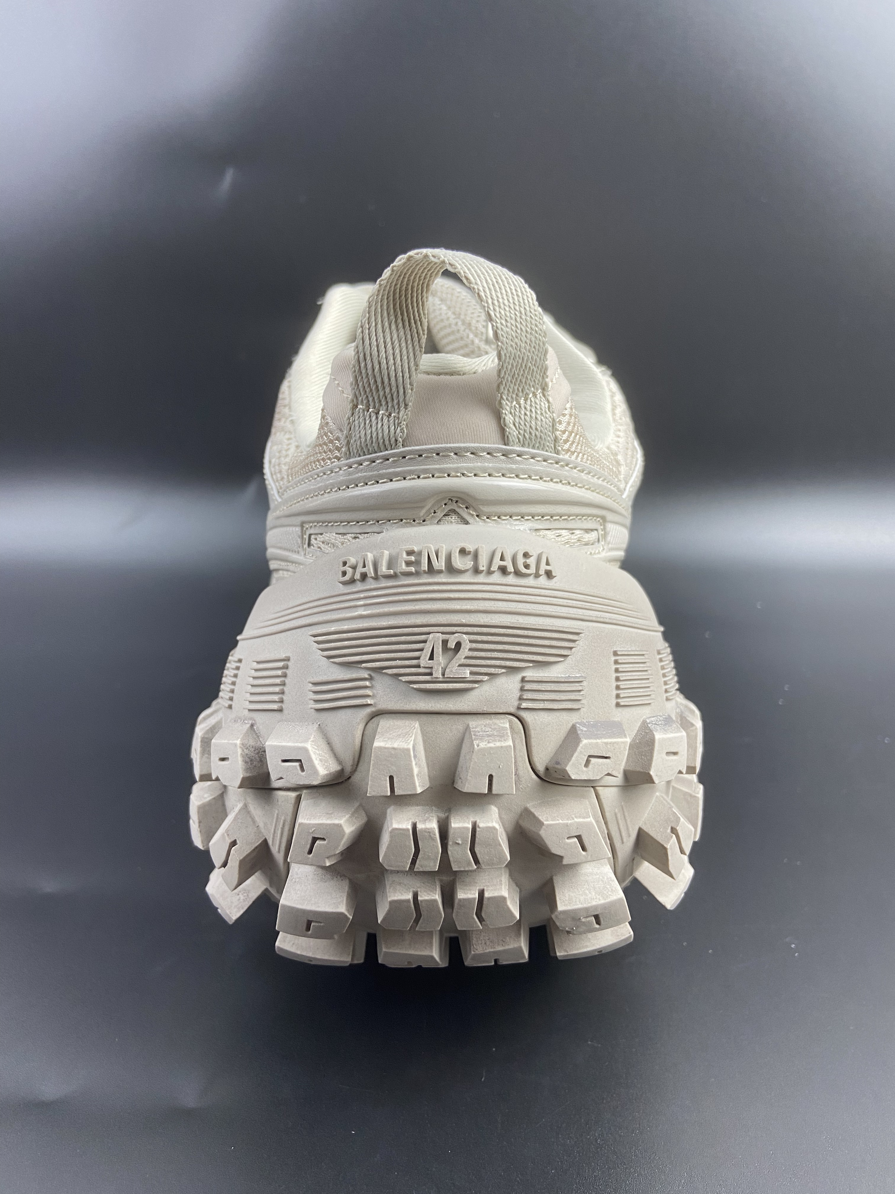 Balenciaga Defender Beige vista 6