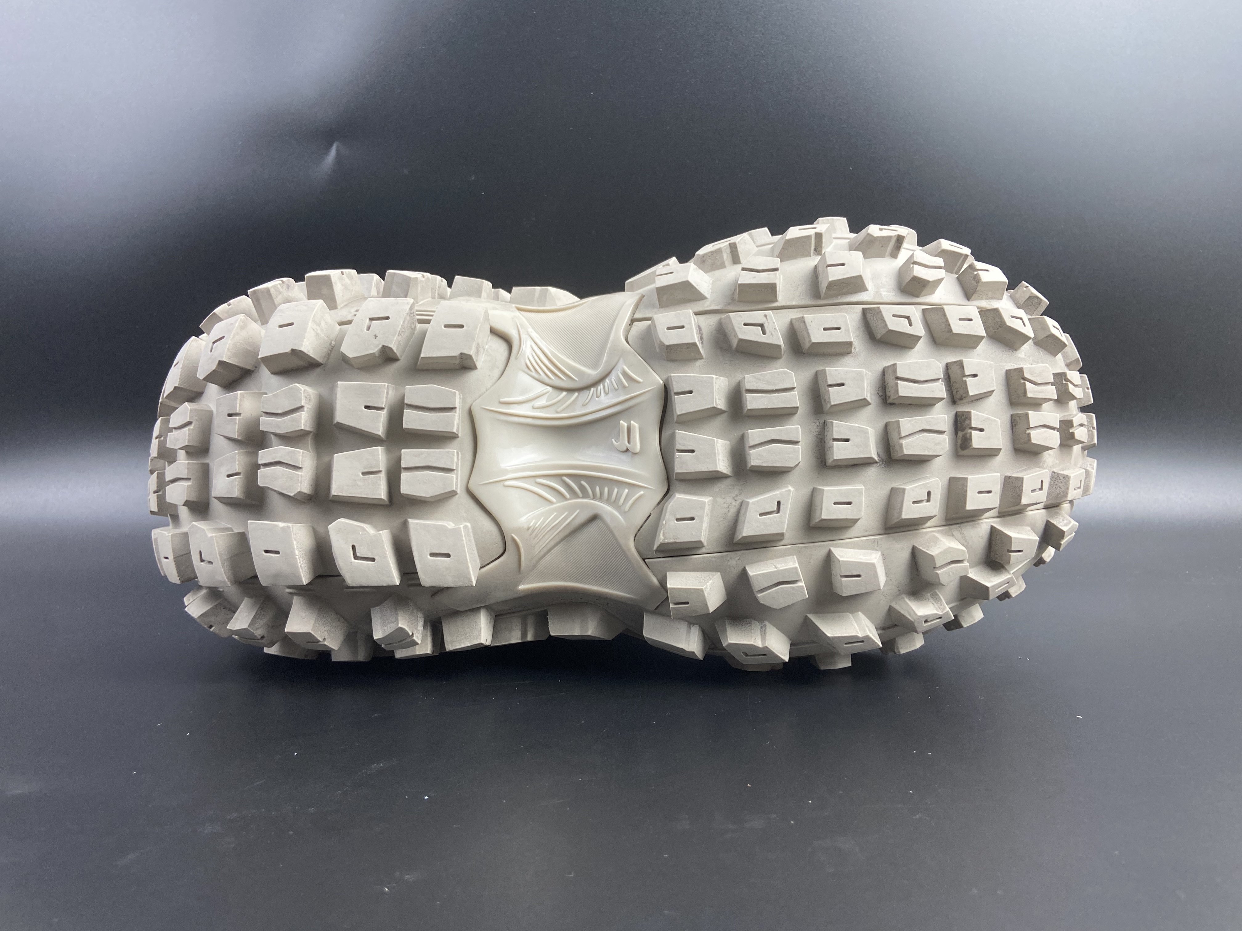 Balenciaga Defender Beige vista 7
