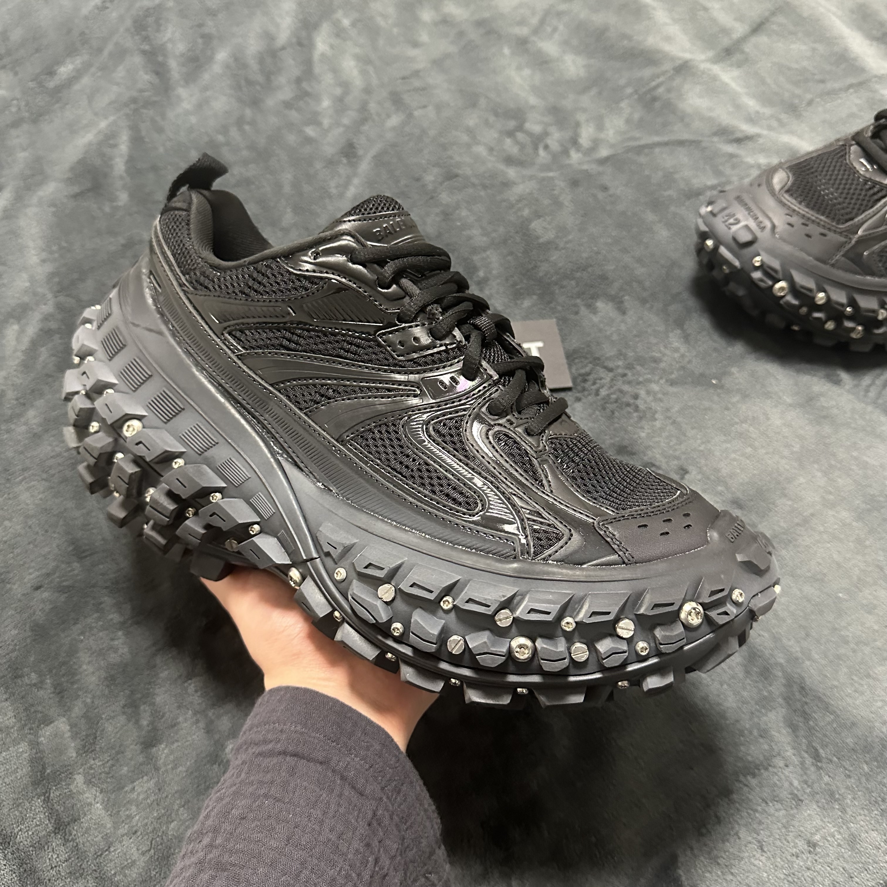 Balenciaga Defender Black vista 2