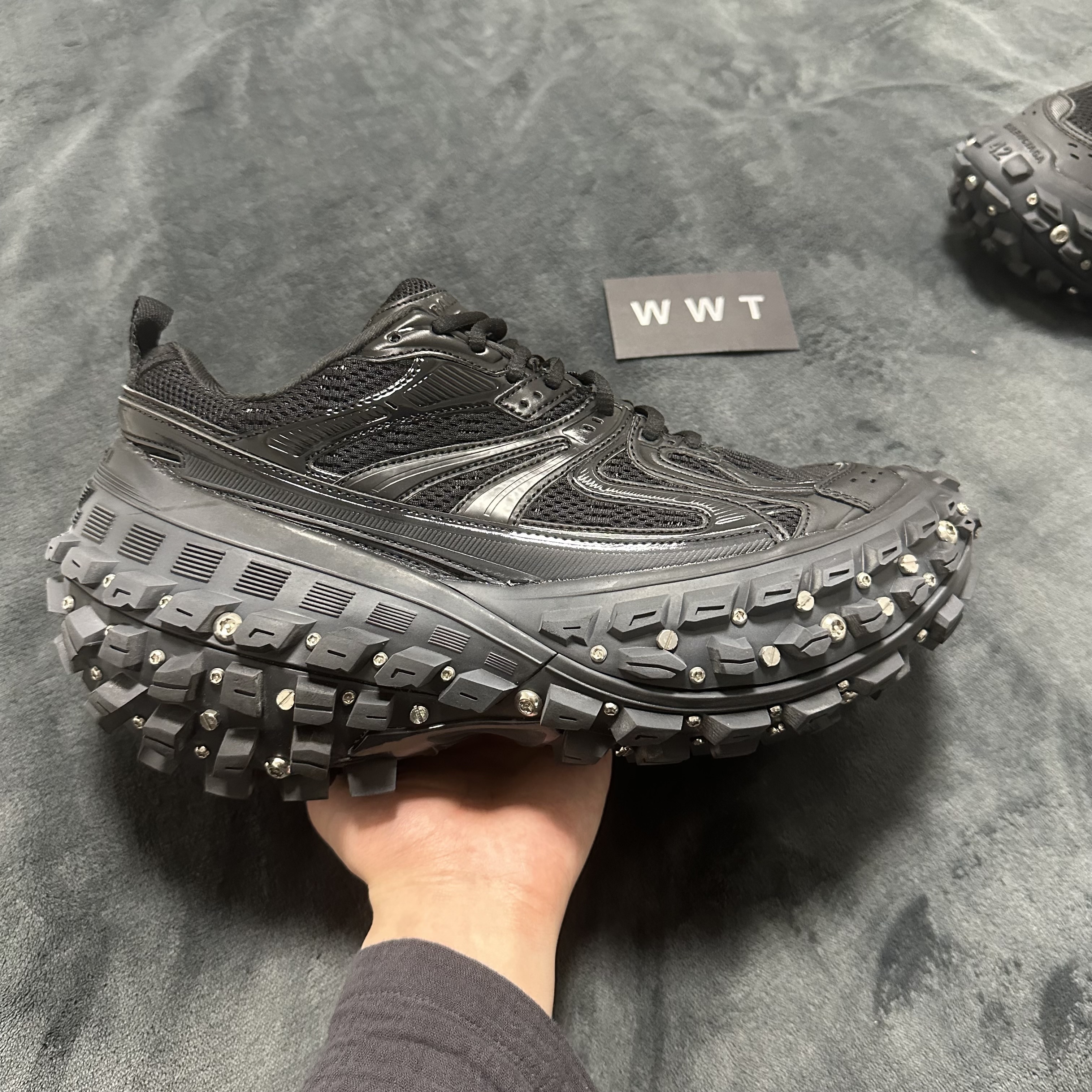 Balenciaga Defender Black vista 3
