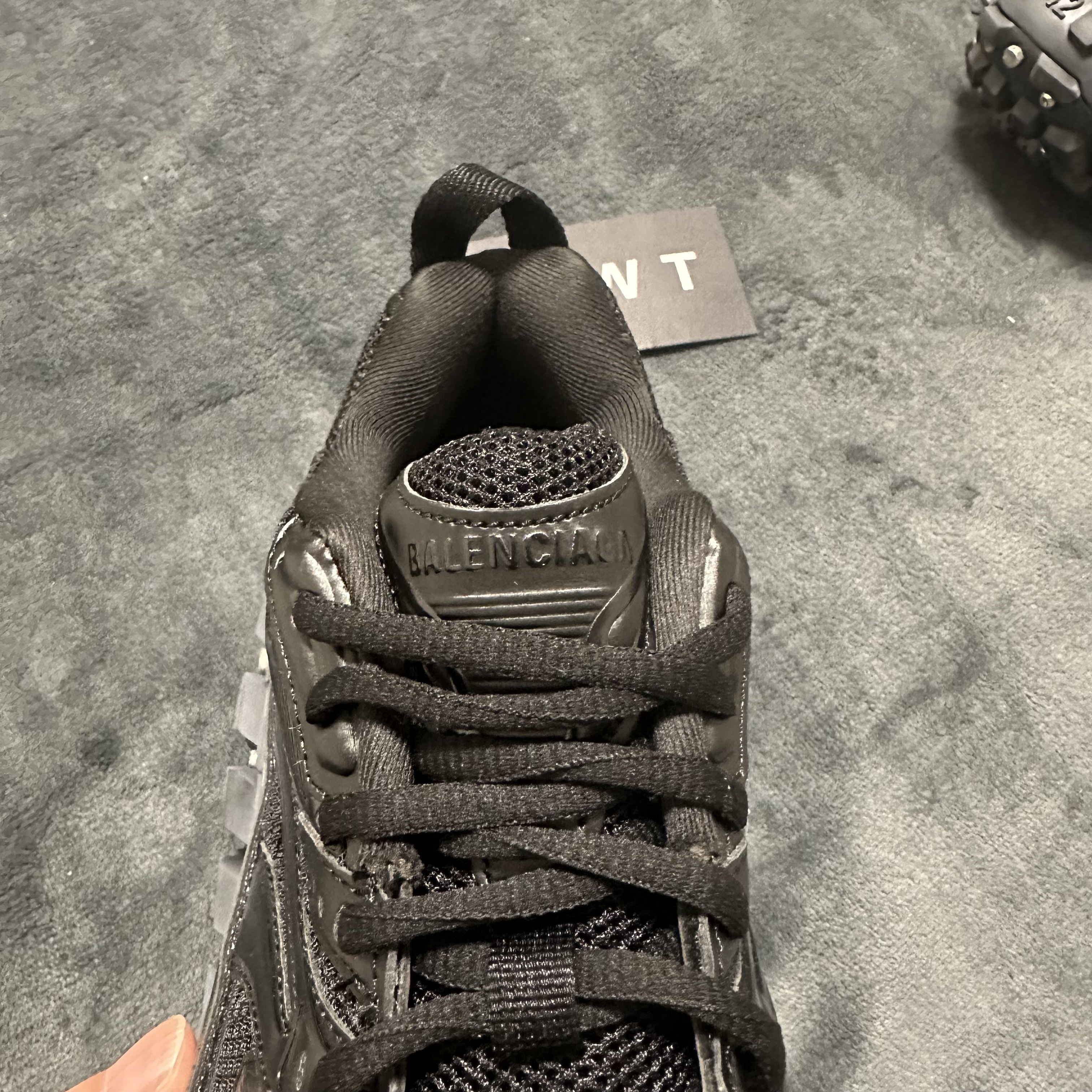 Balenciaga Defender Black vista 6