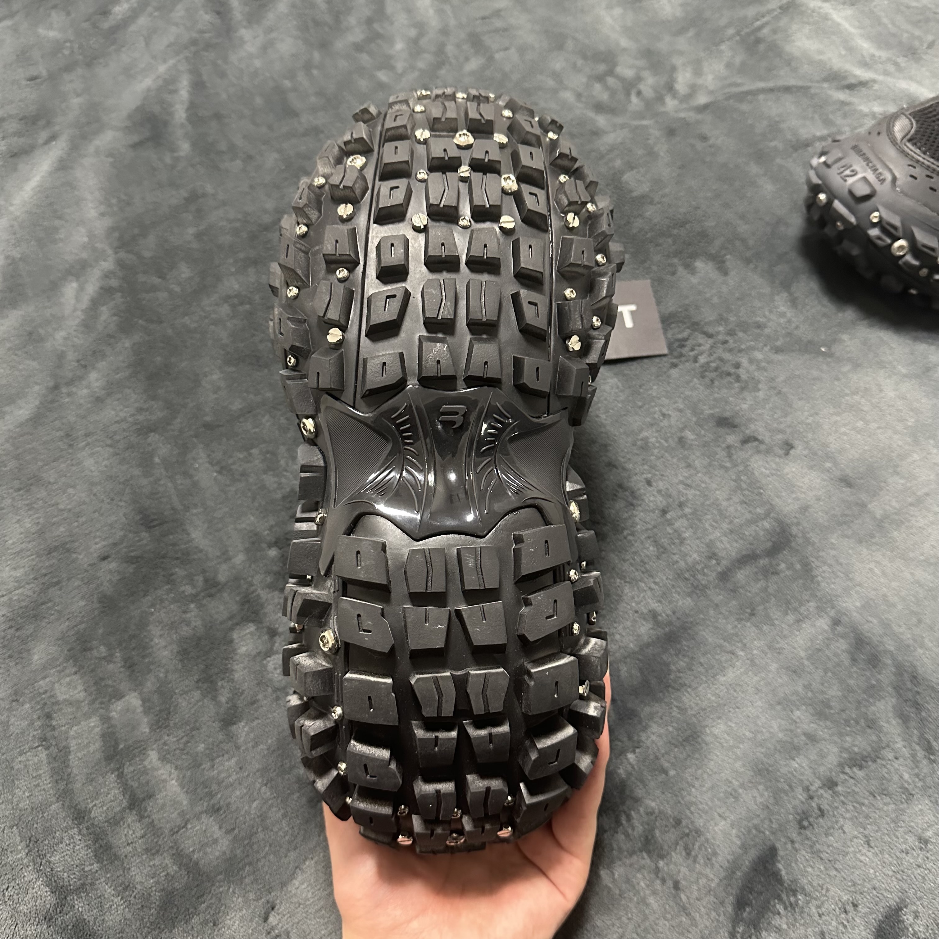 Balenciaga Defender Black vista 9