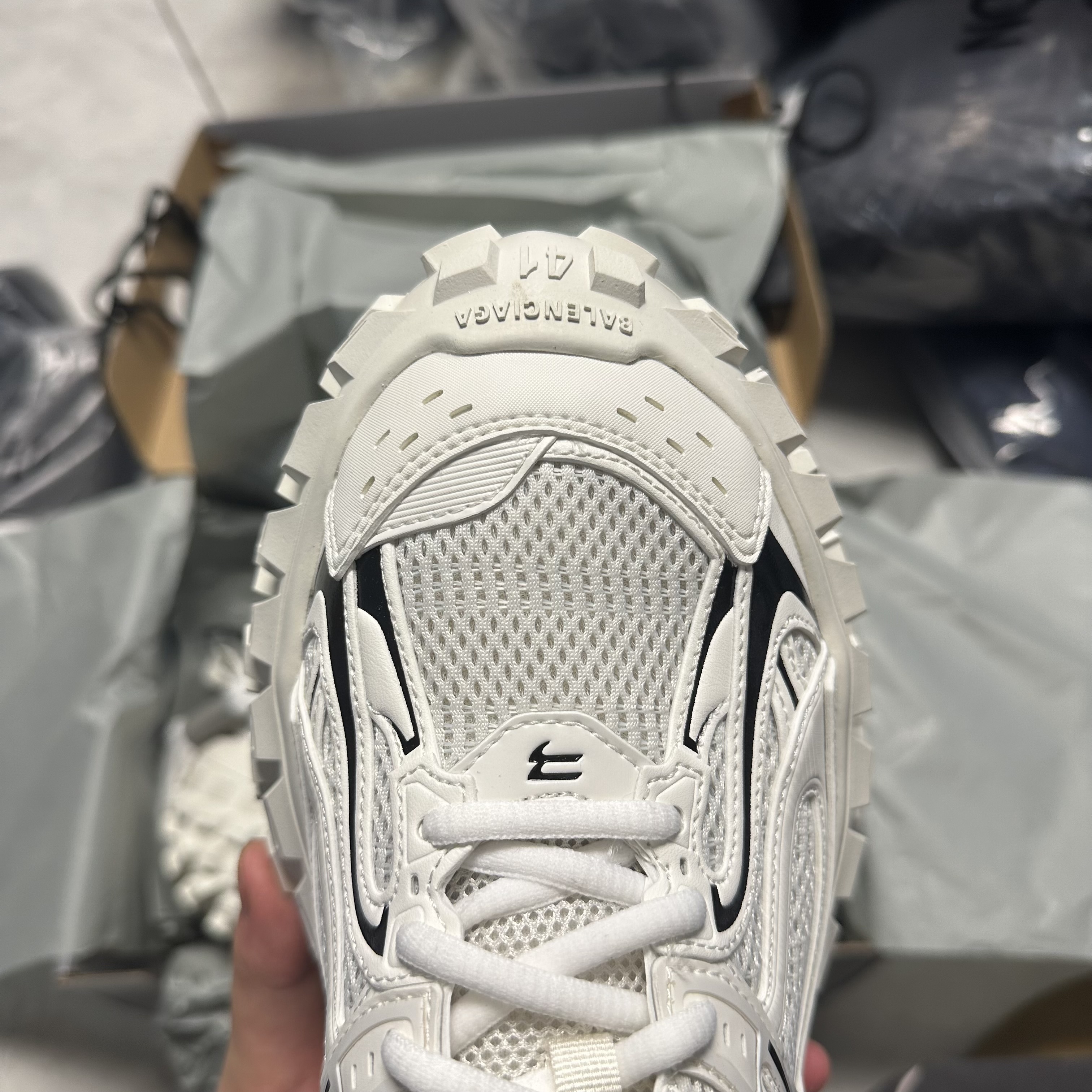 Balenciaga Defender Light Beige vista 5