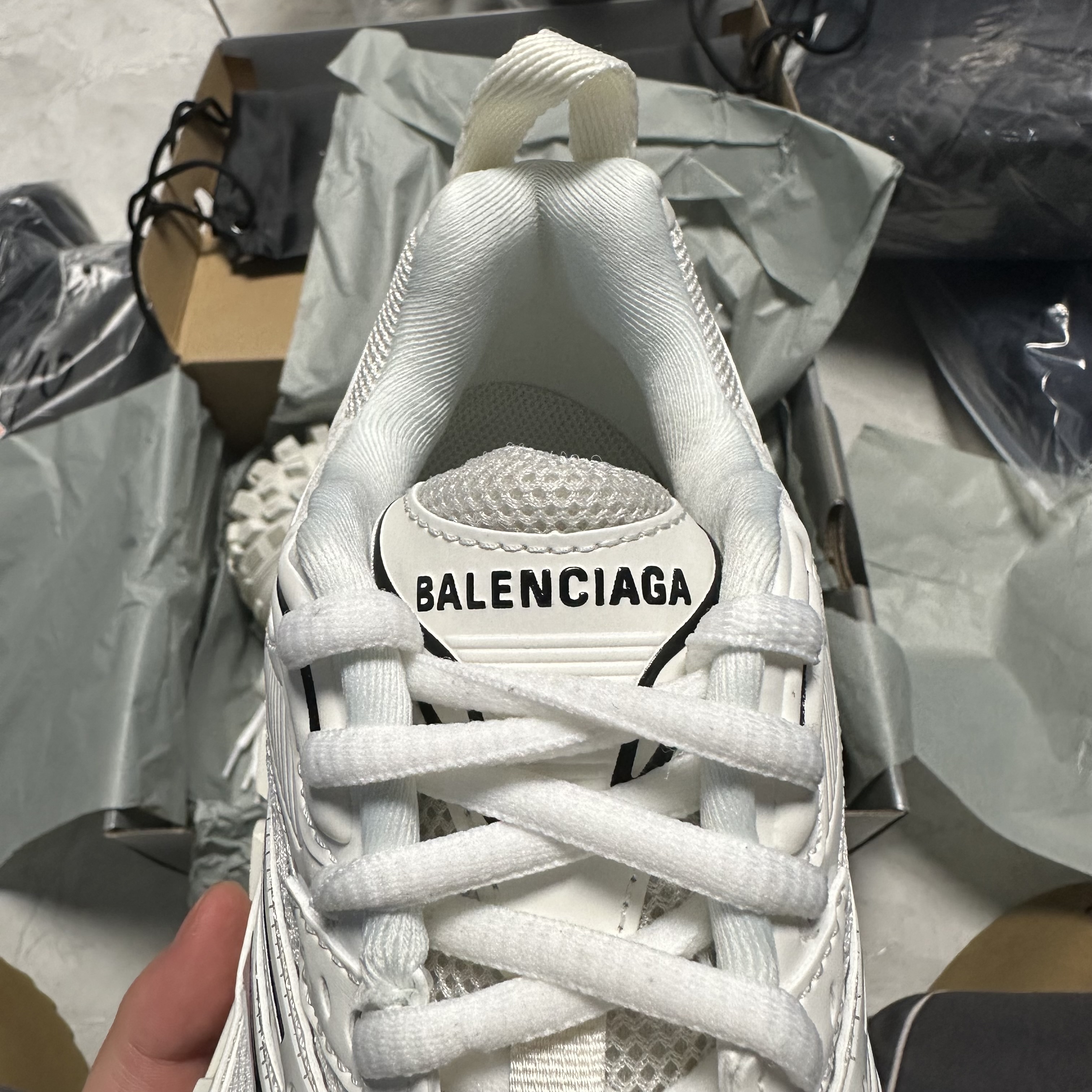 Balenciaga Defender Light Beige vista 6