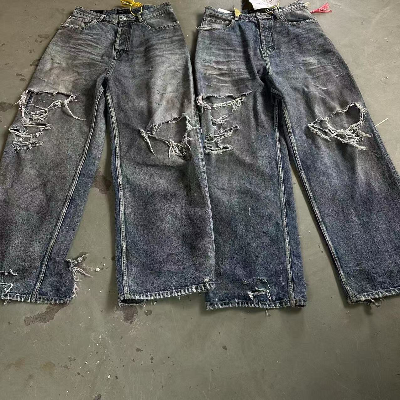 Balenciaga Distressed wide-leg jeans vista 2