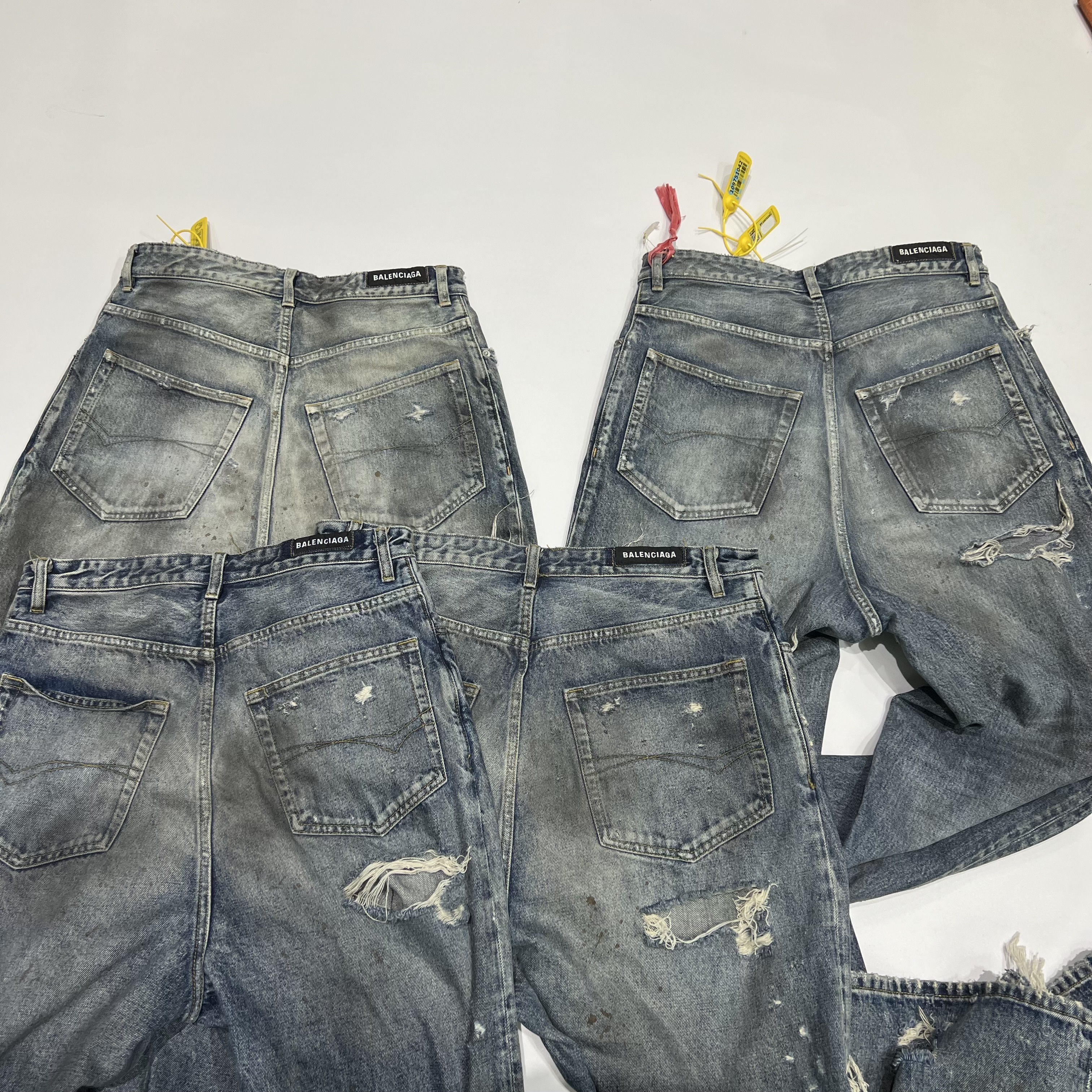 Balenciaga Distressed wide-leg jeans vista 4