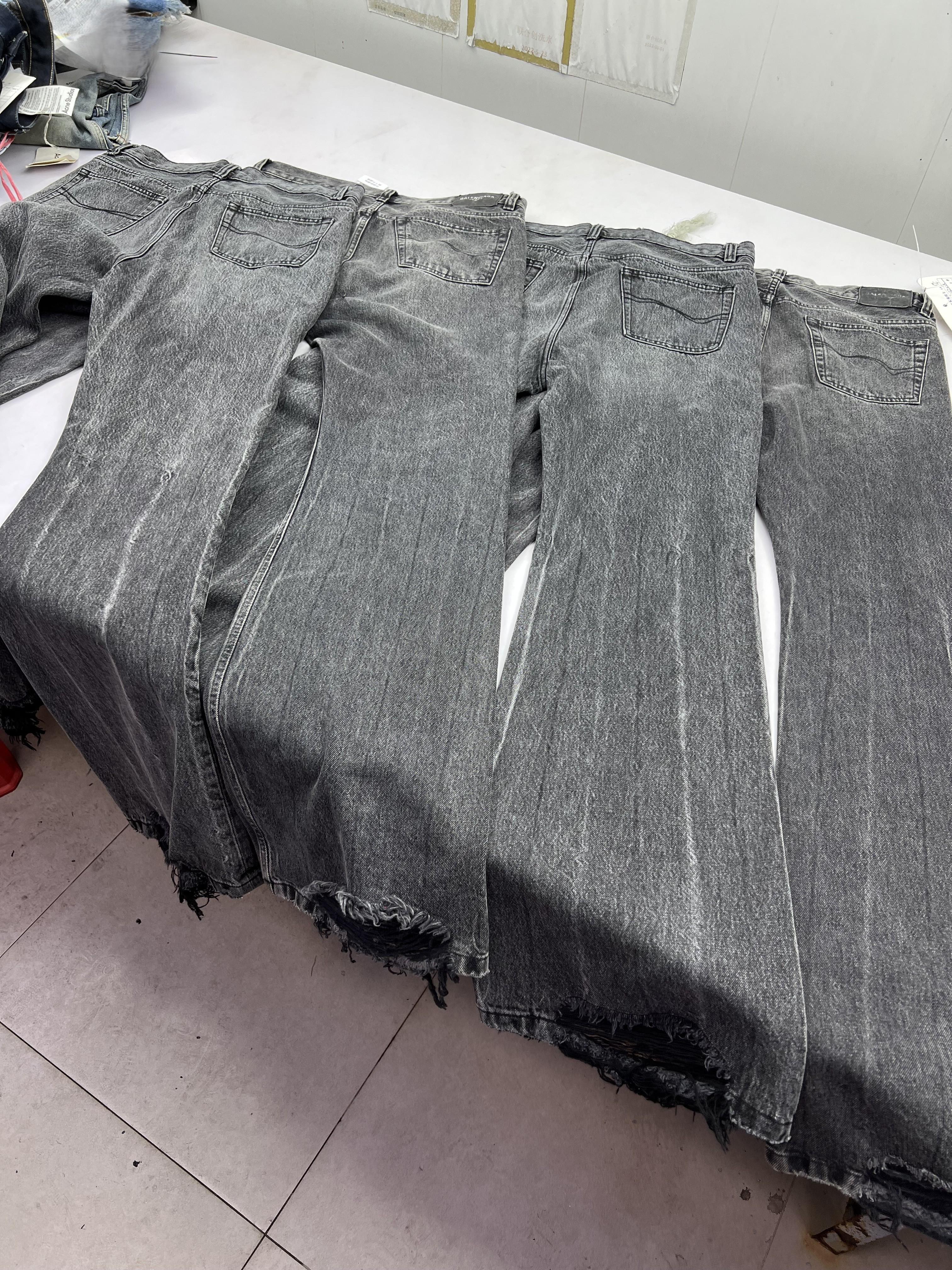 Balenciaga Grey Lost Tape Flared Jeans vista 5