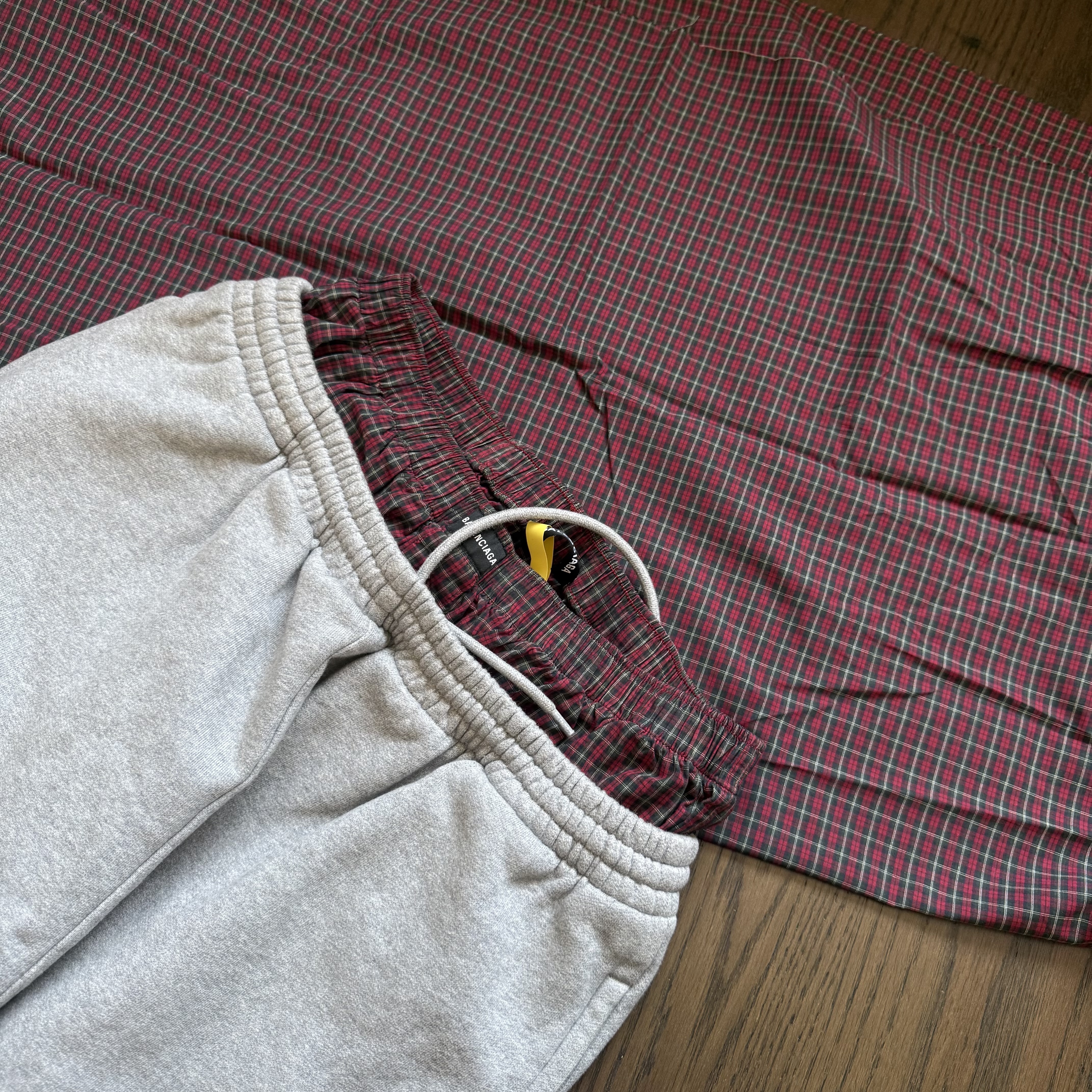 Balenciaga Double Waistband Sweatpants 'Red/Khaki' vista 5