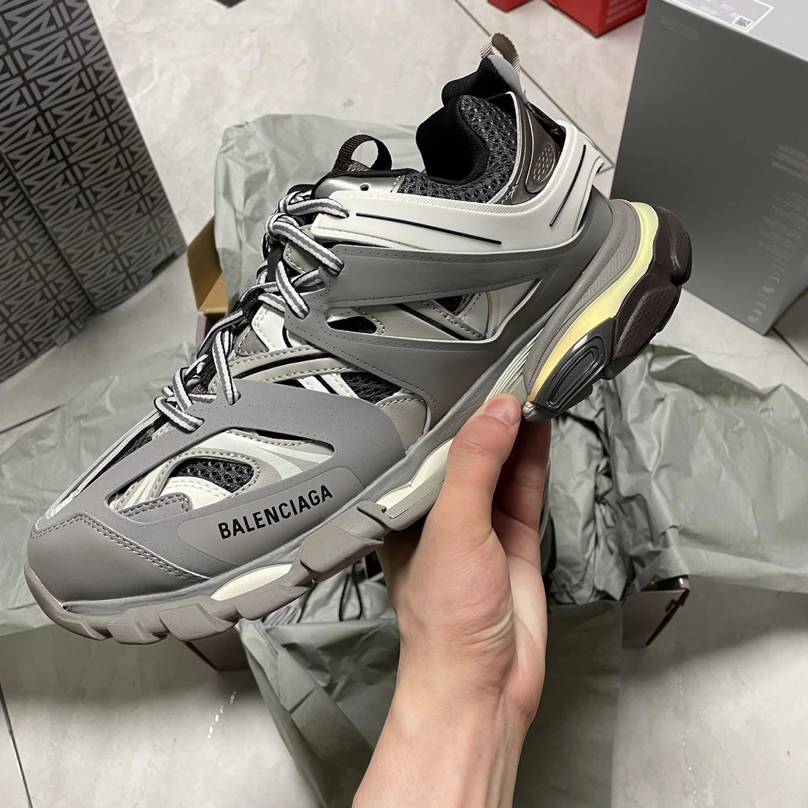 Balenciaga Track Led Grey vista 2