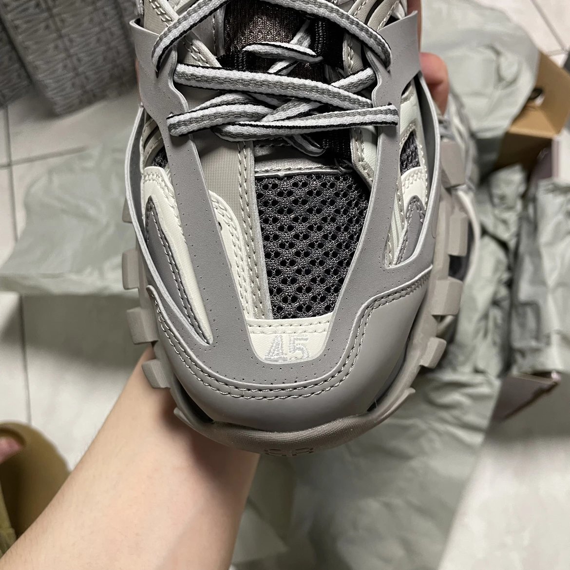 Balenciaga Track Led Grey vista 3