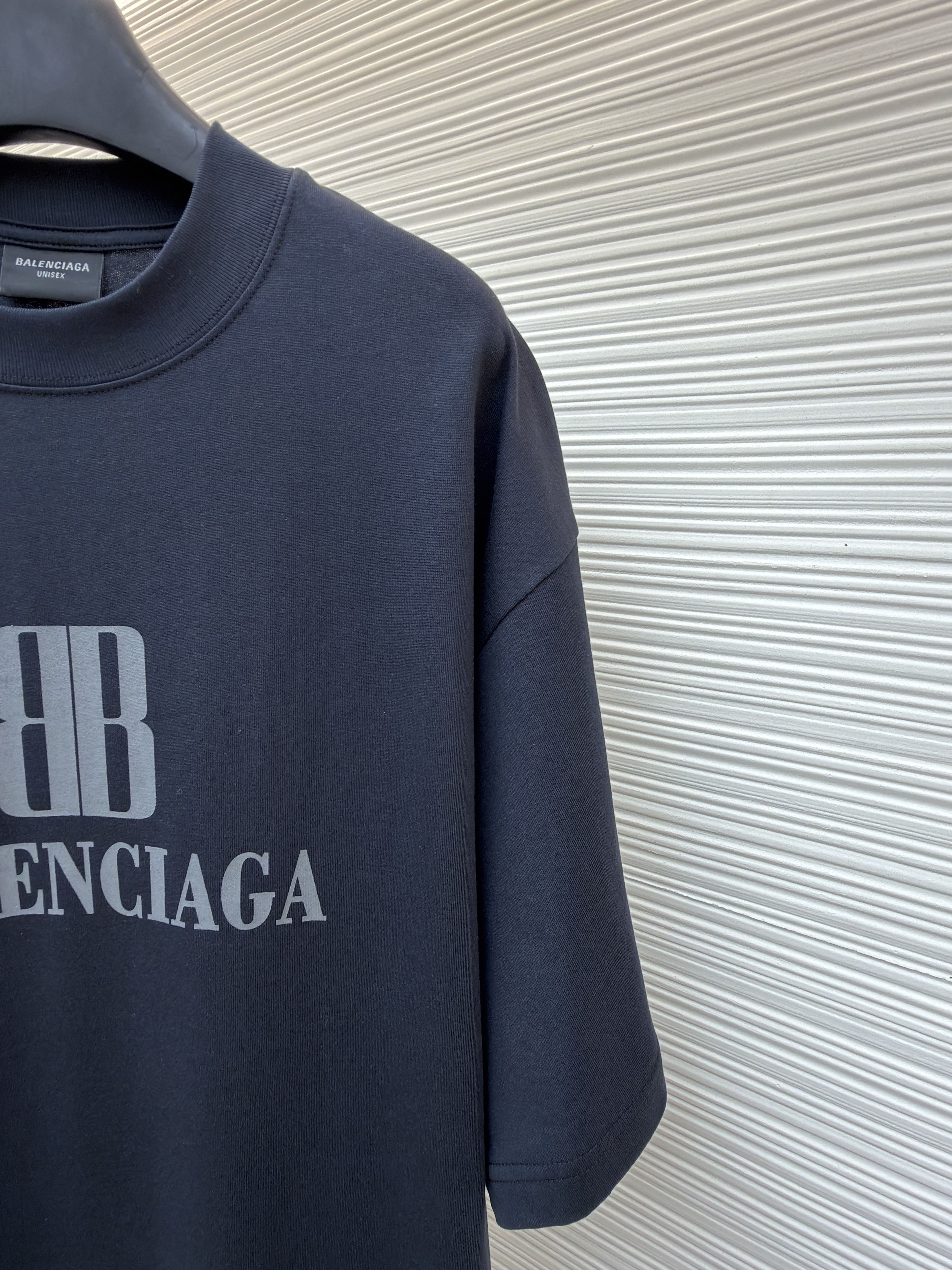 Balenciaga Nano BB Medium Fit Tee Faded Black vista 5