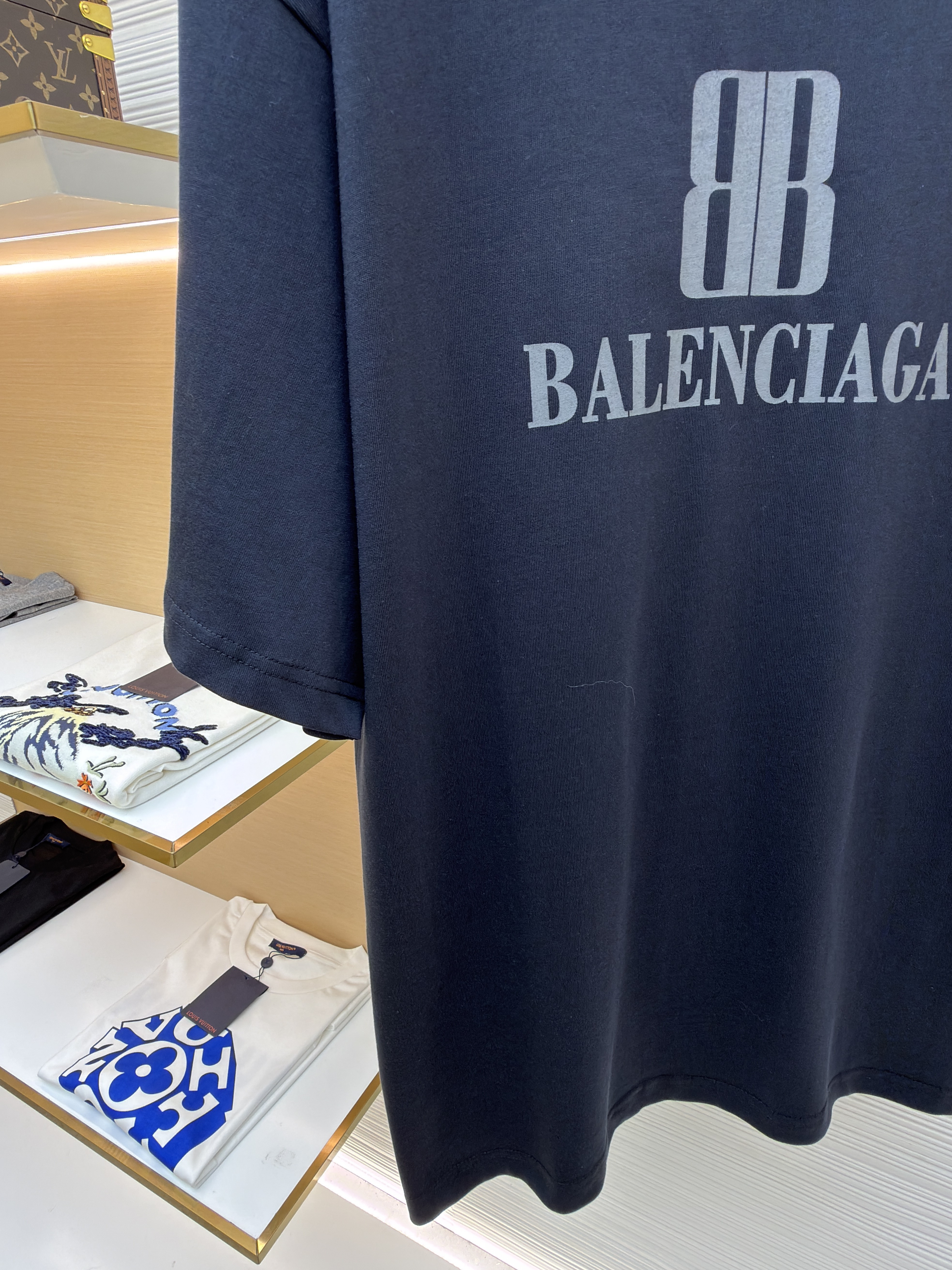 Balenciaga Nano BB Medium Fit Tee Faded Black vista 6