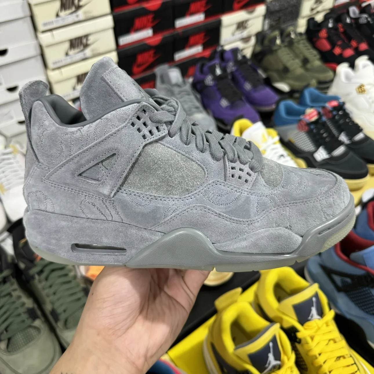 Jordan 4 Retro Kaws Grey vista 2