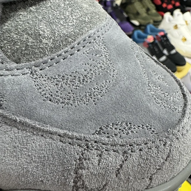 Jordan 4 Retro Kaws Grey vista 5