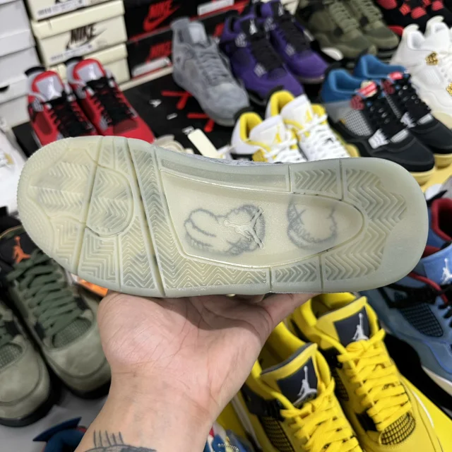 Jordan 4 Retro Kaws Grey vista 7