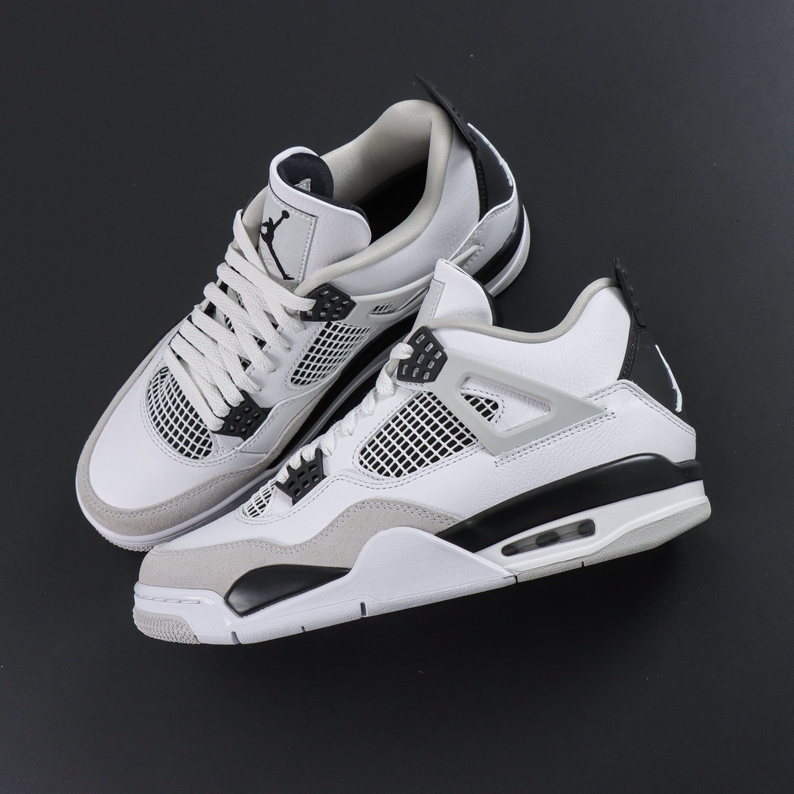 Jordan 4 Retro Military Black vista 3