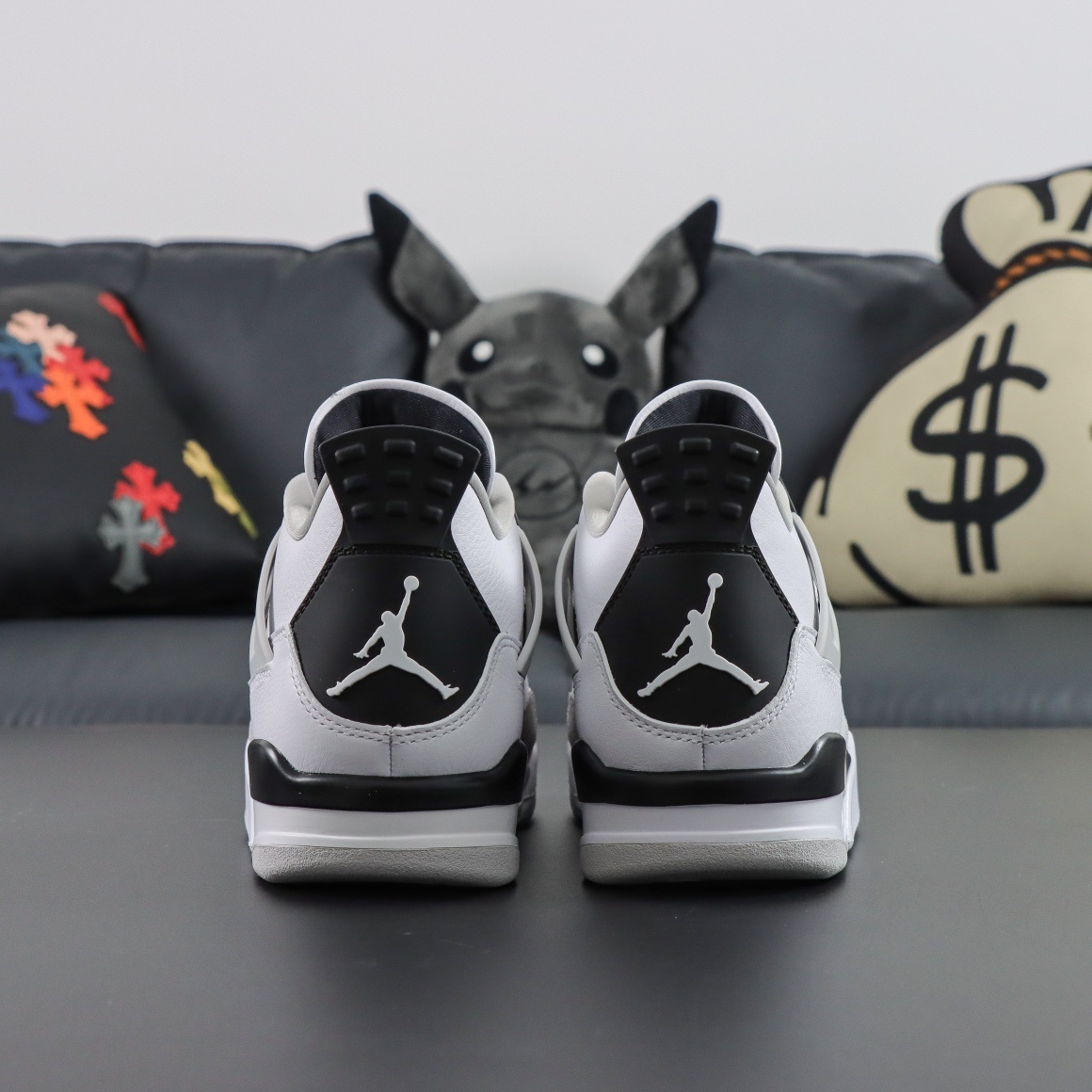 Jordan 4 Retro Military Black vista 5
