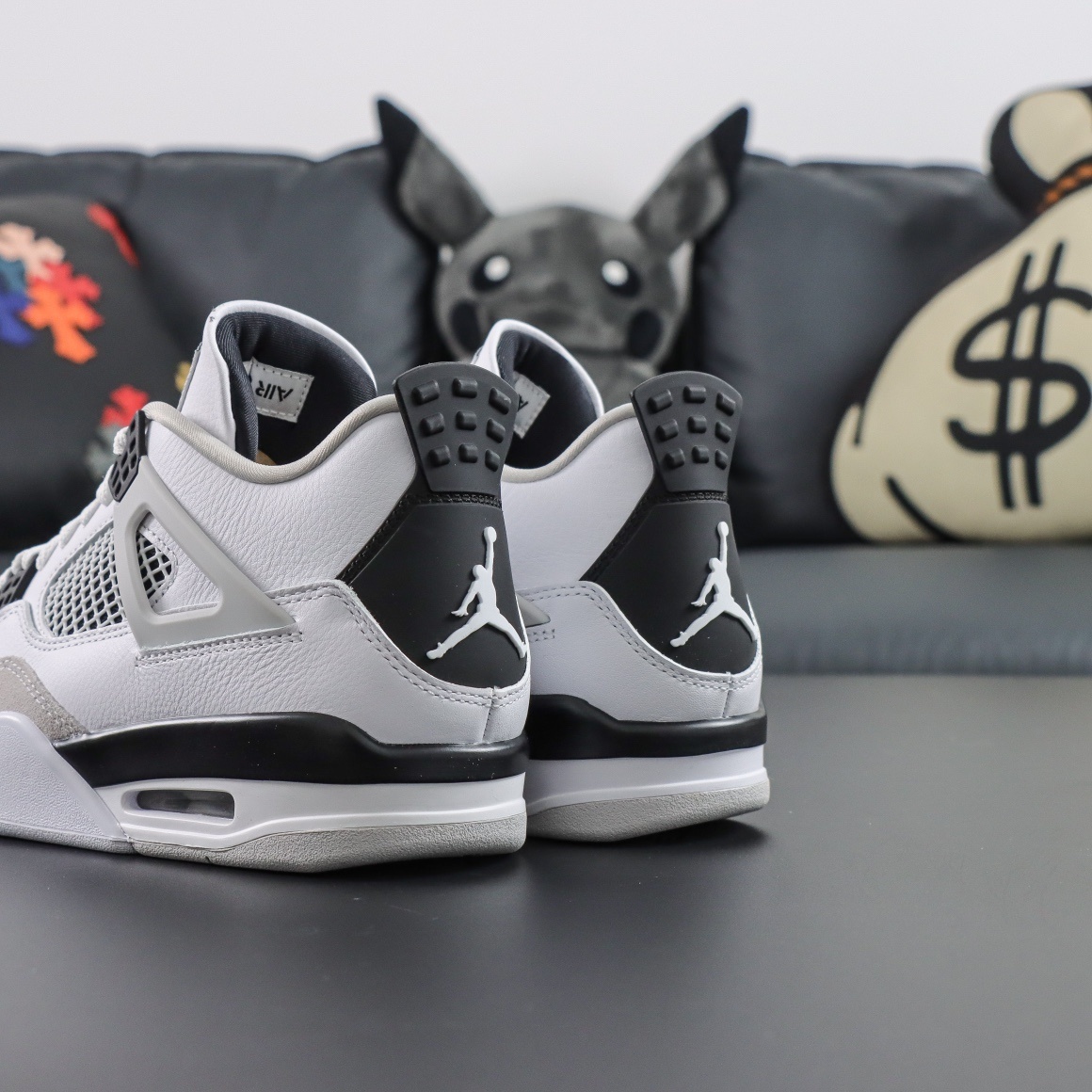Jordan 4 Retro Military Black vista 6