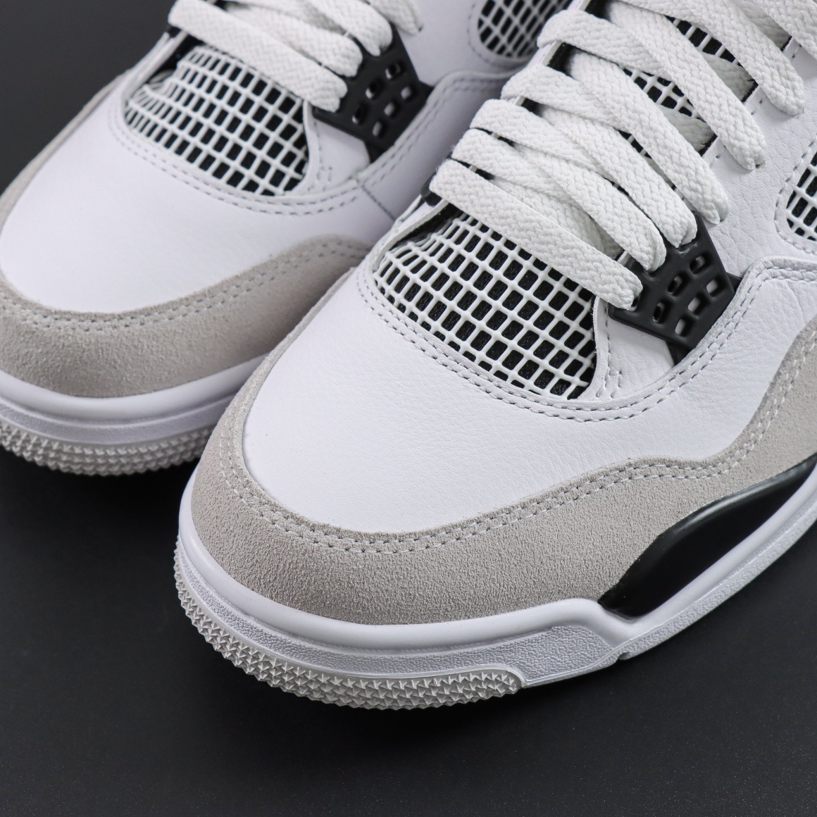 Jordan 4 Retro Military Black vista 7
