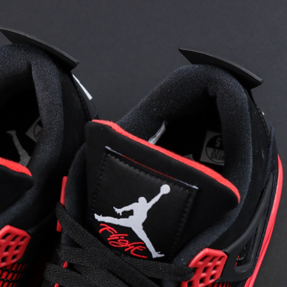 Air Jordan 4 Retro Thunder Red vista 3