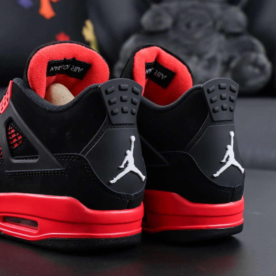 Air Jordan 4 Retro Thunder Red vista 5