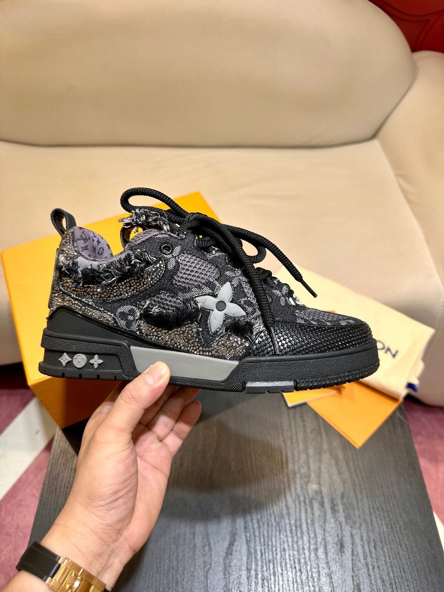 Louis Vuitton Skate Trainer Black Swarovski Monogram vista 2