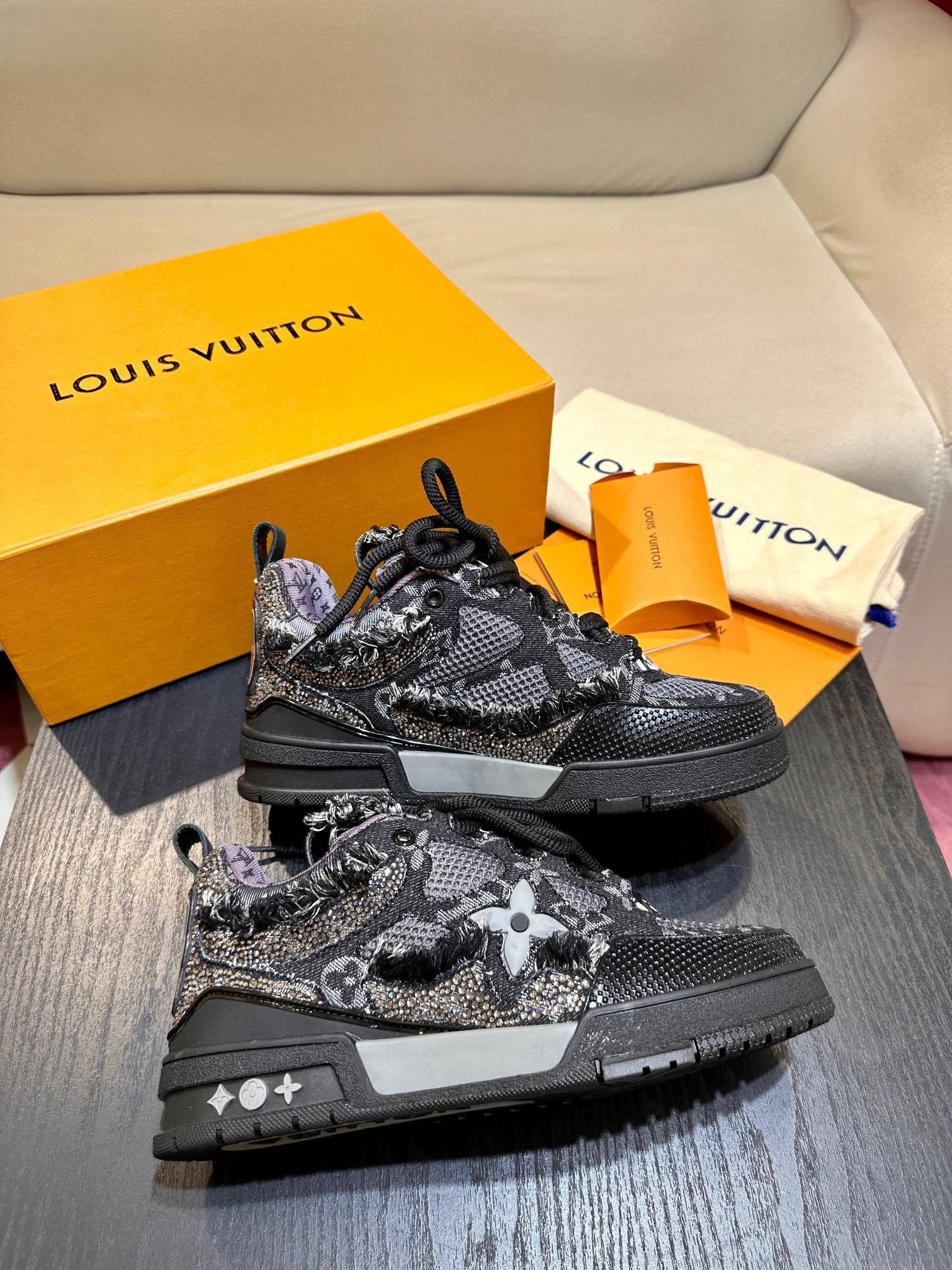 Louis Vuitton Skate Trainer Black Swarovski Monogram vista 4