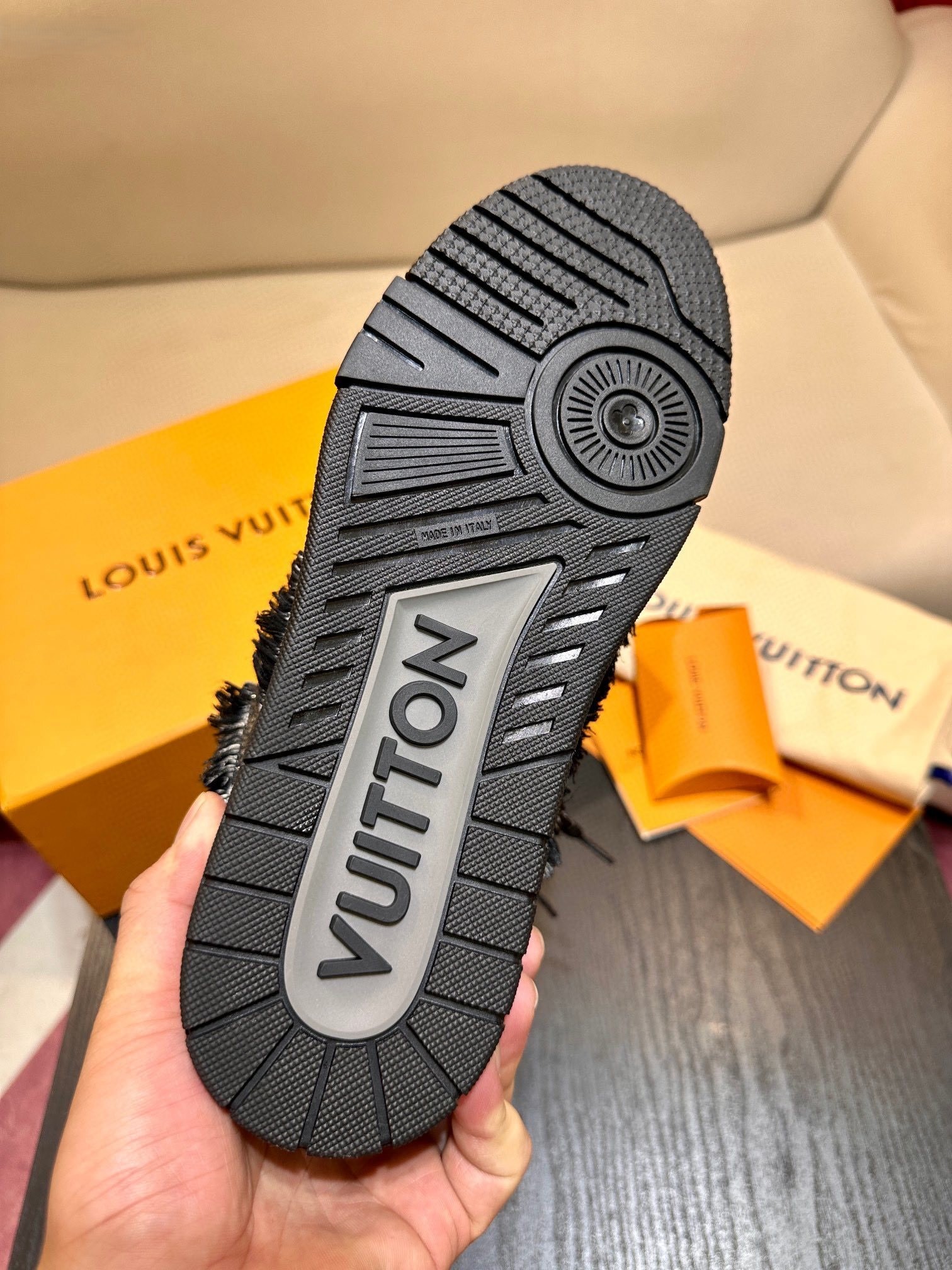 Louis Vuitton Skate Trainer Black Swarovski Monogram vista 8