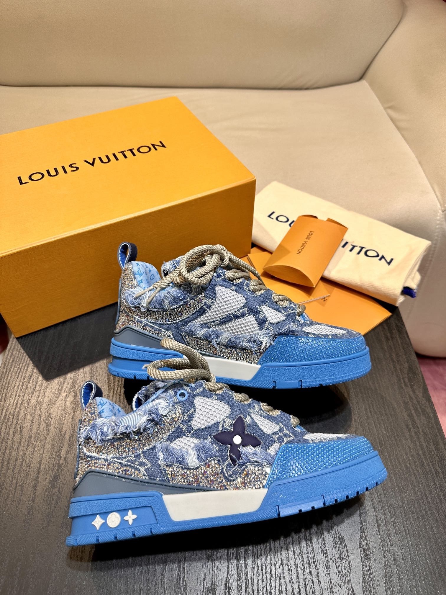 Louis Vuitton Skate Trainer Blue Swarovski Monogram vista 7
