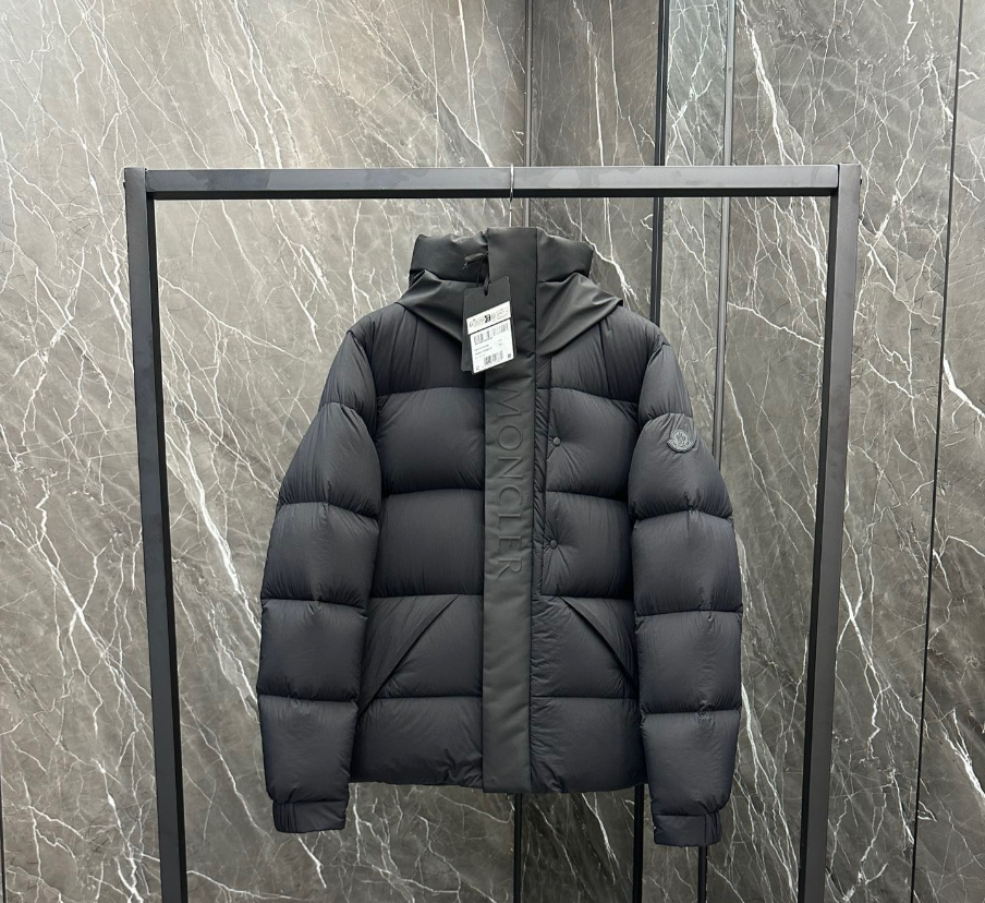 Moncler Madeira DownJacket vista 5