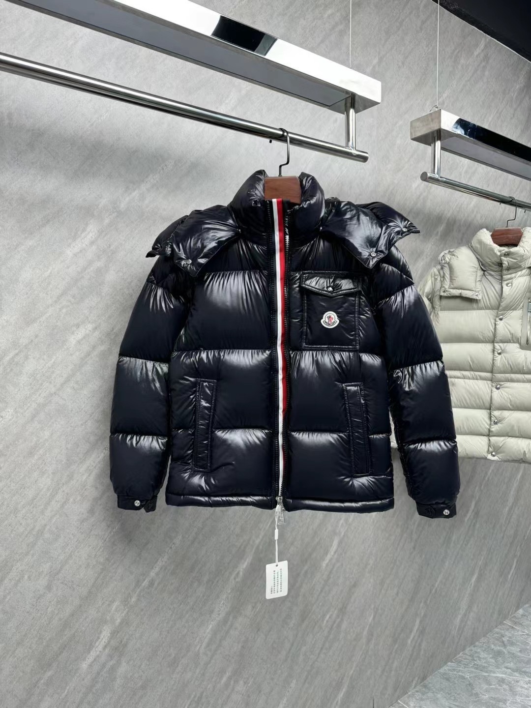 Moncler Montbeliard DownJacket vista 3