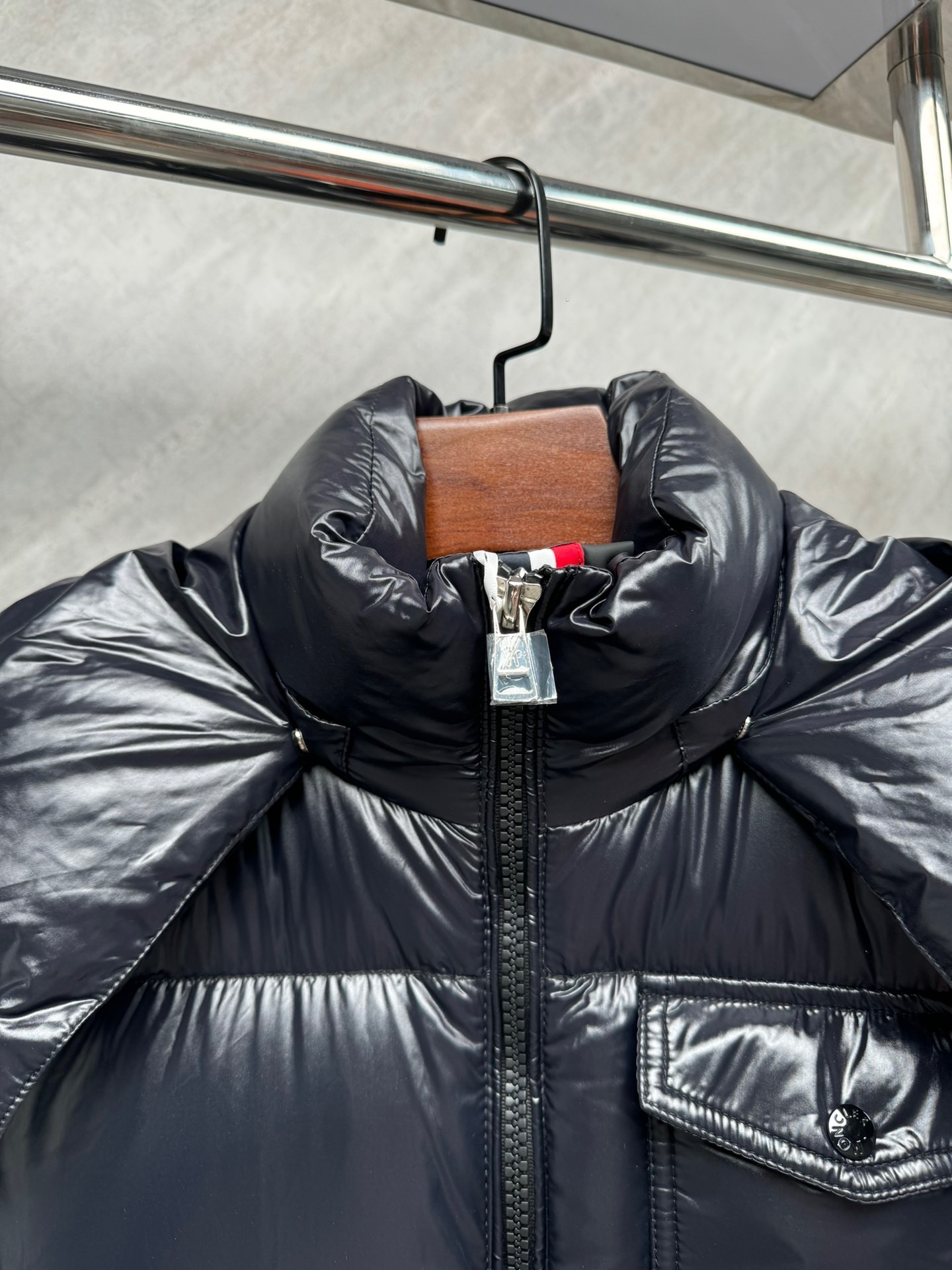Moncler Montbeliard DownJacket vista 6