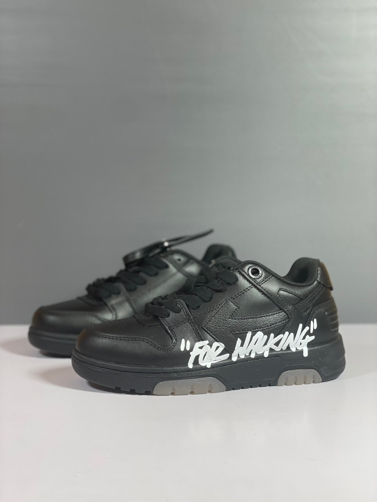 Off-White Out Of Office Low Tops "For Walking" Black White vista 3