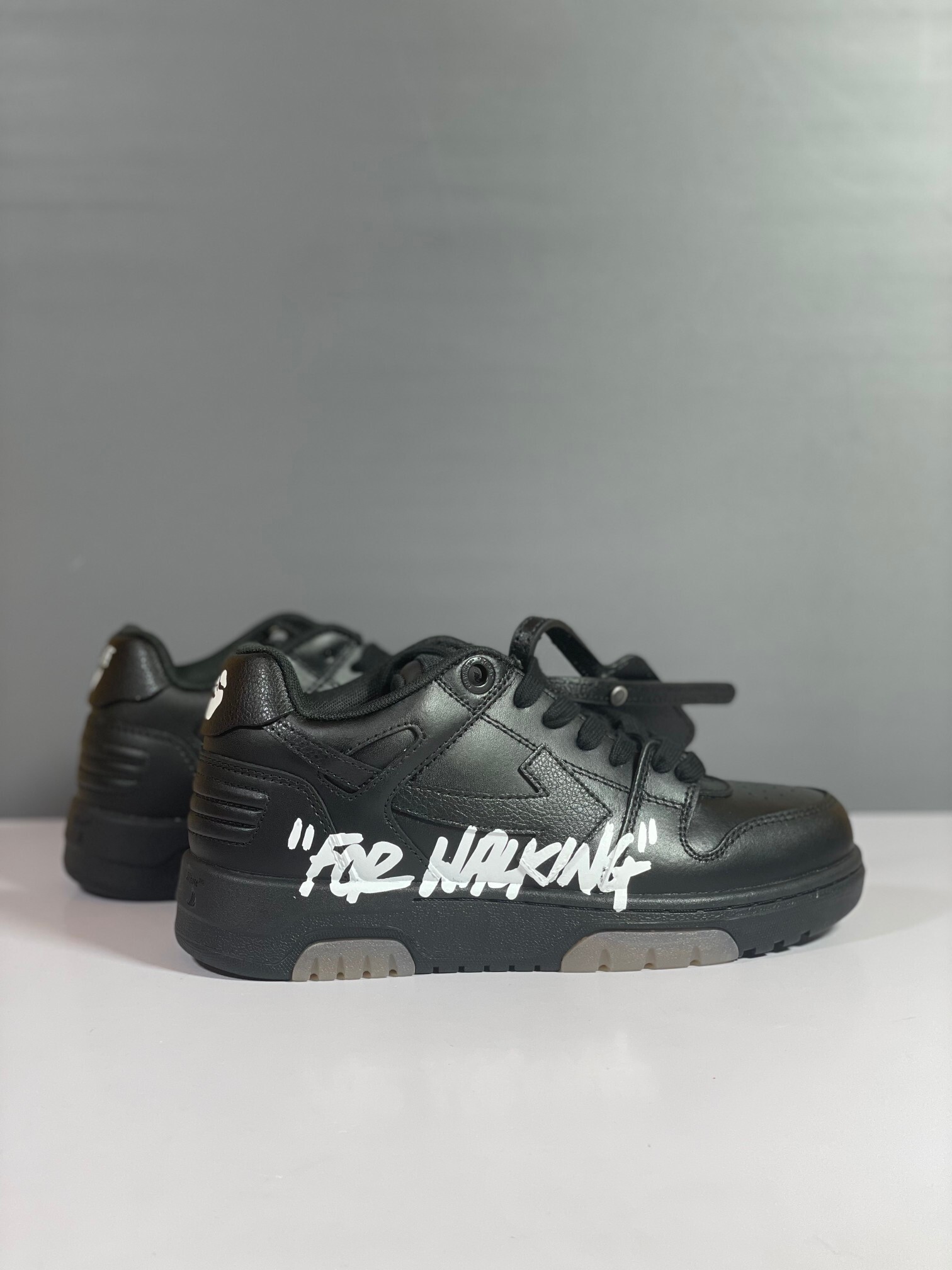 Off-White Out Of Office Low Tops "For Walking" Black White vista 4