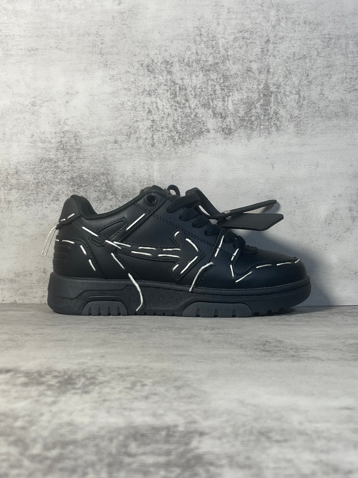 Off-White Out Of Office Low Sartorial Stitching Black (Women's) vista 2
