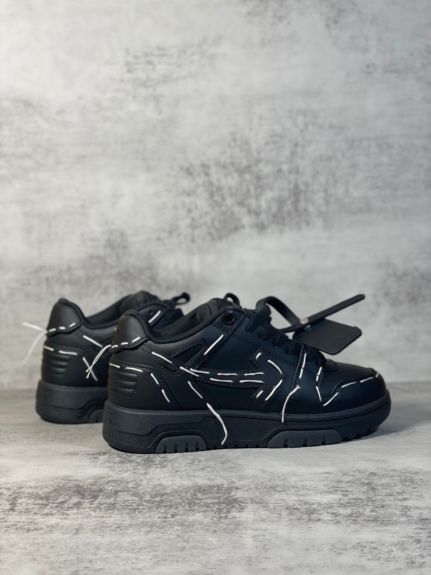 Off-White Out Of Office Low Sartorial Stitching Black (Women's) vista 3