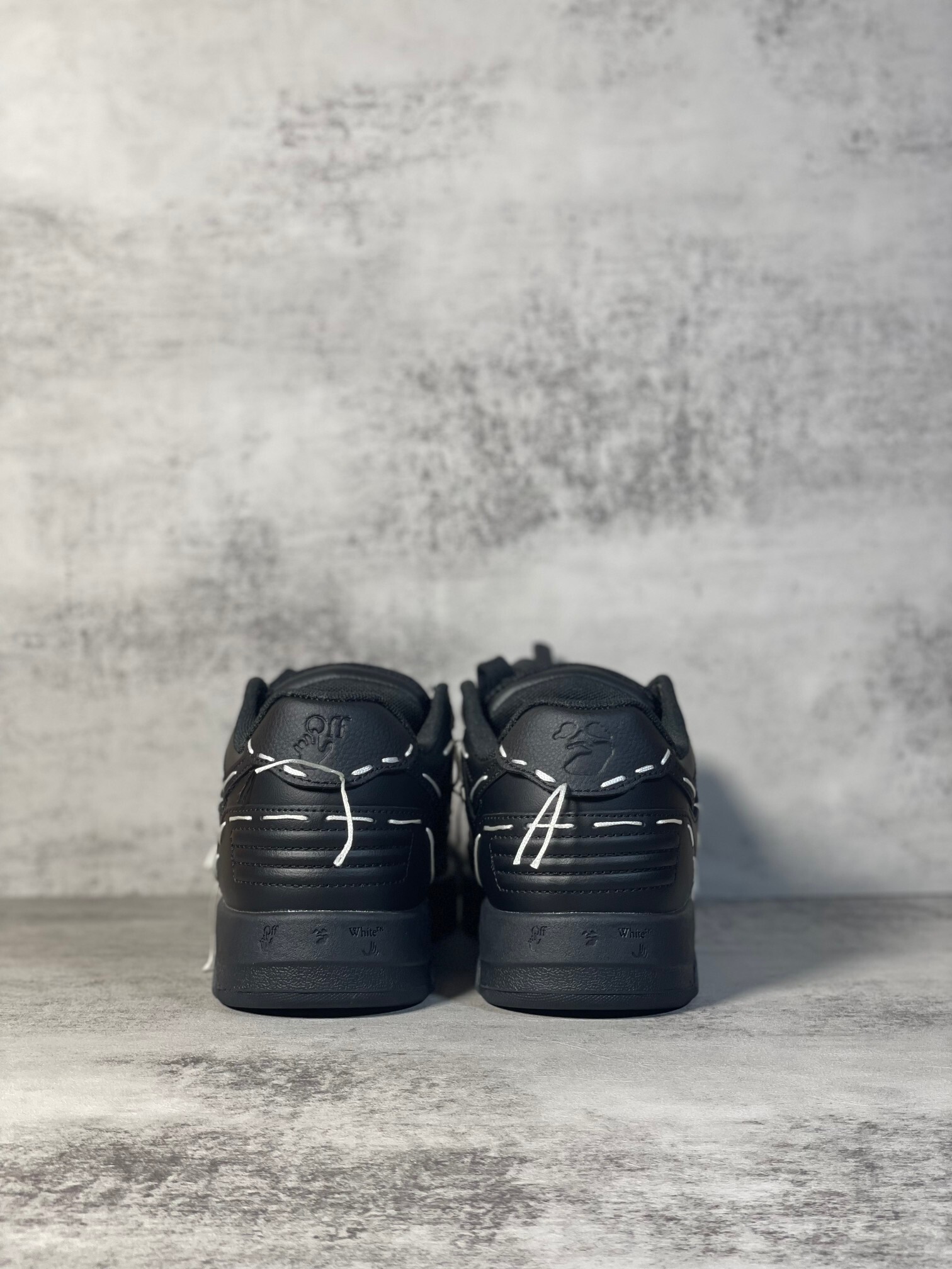 Off-White Out Of Office Low Sartorial Stitching Black (Women's) vista 5