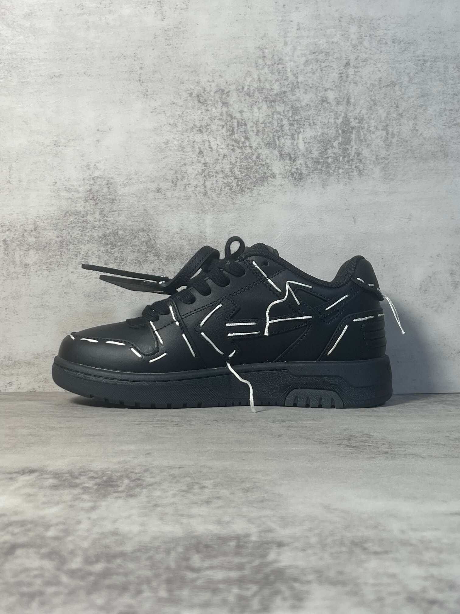 Off-White Out Of Office Low Sartorial Stitching Black (Women's) vista 8