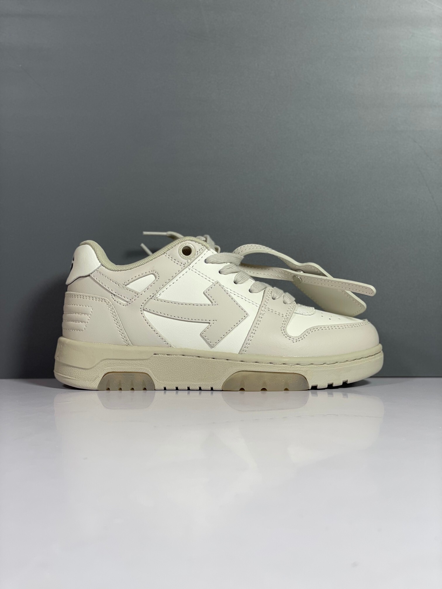 Off-White Out of Office Beige White vista 2
