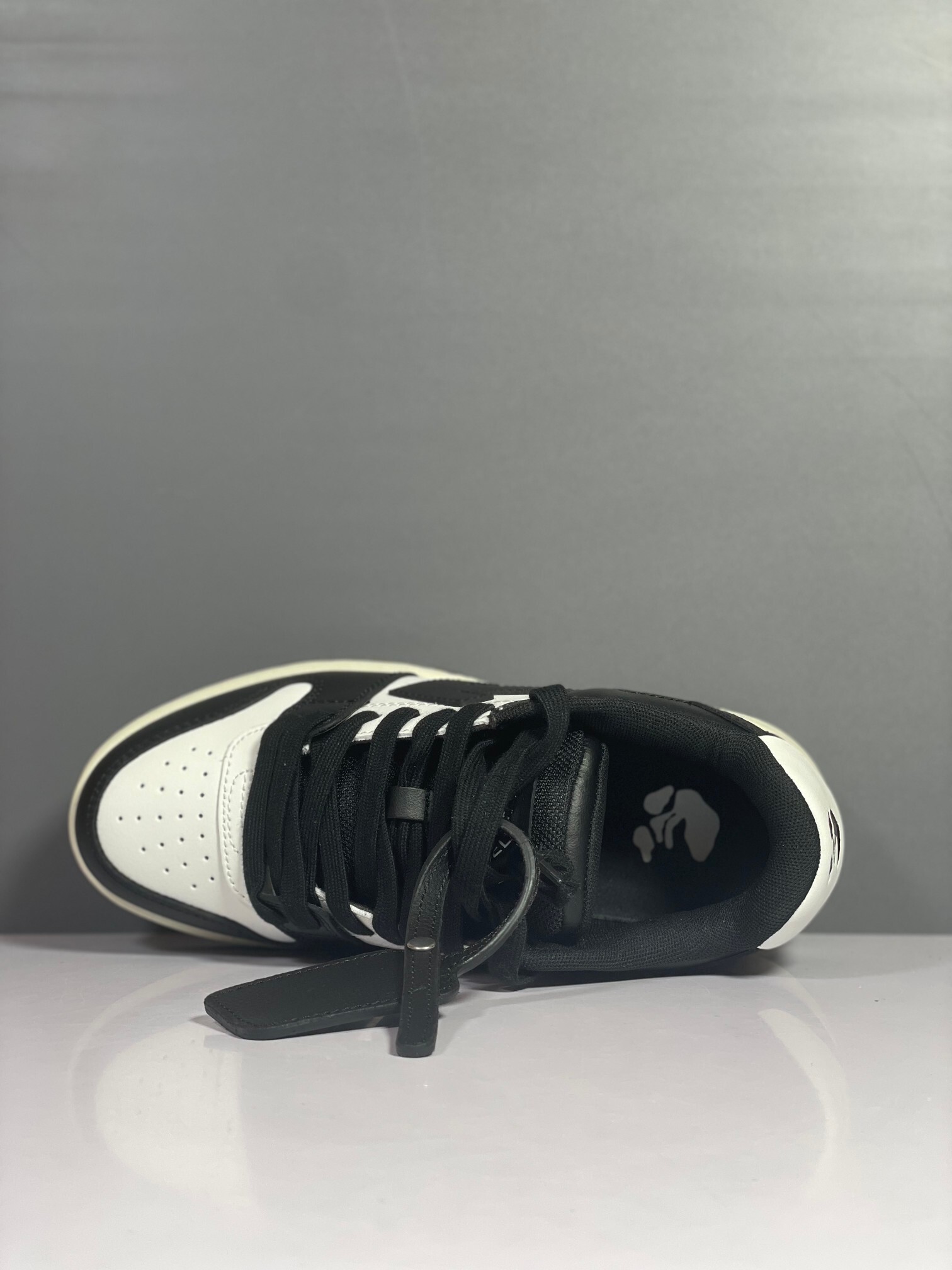 Off-White Out Of Office Calf Leather Panda vista 7