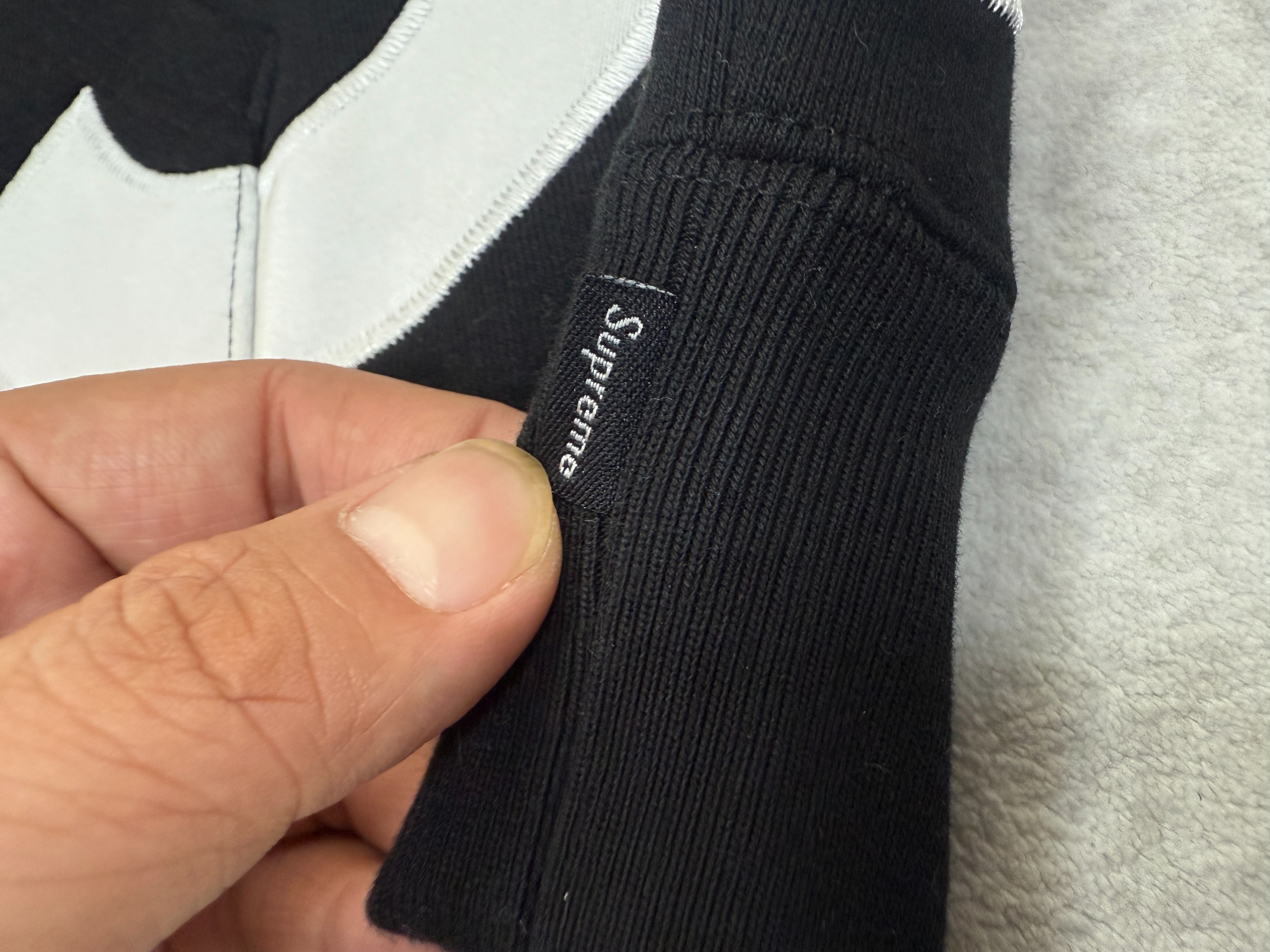 Supreme Big Logo Zip Up Black vista 8