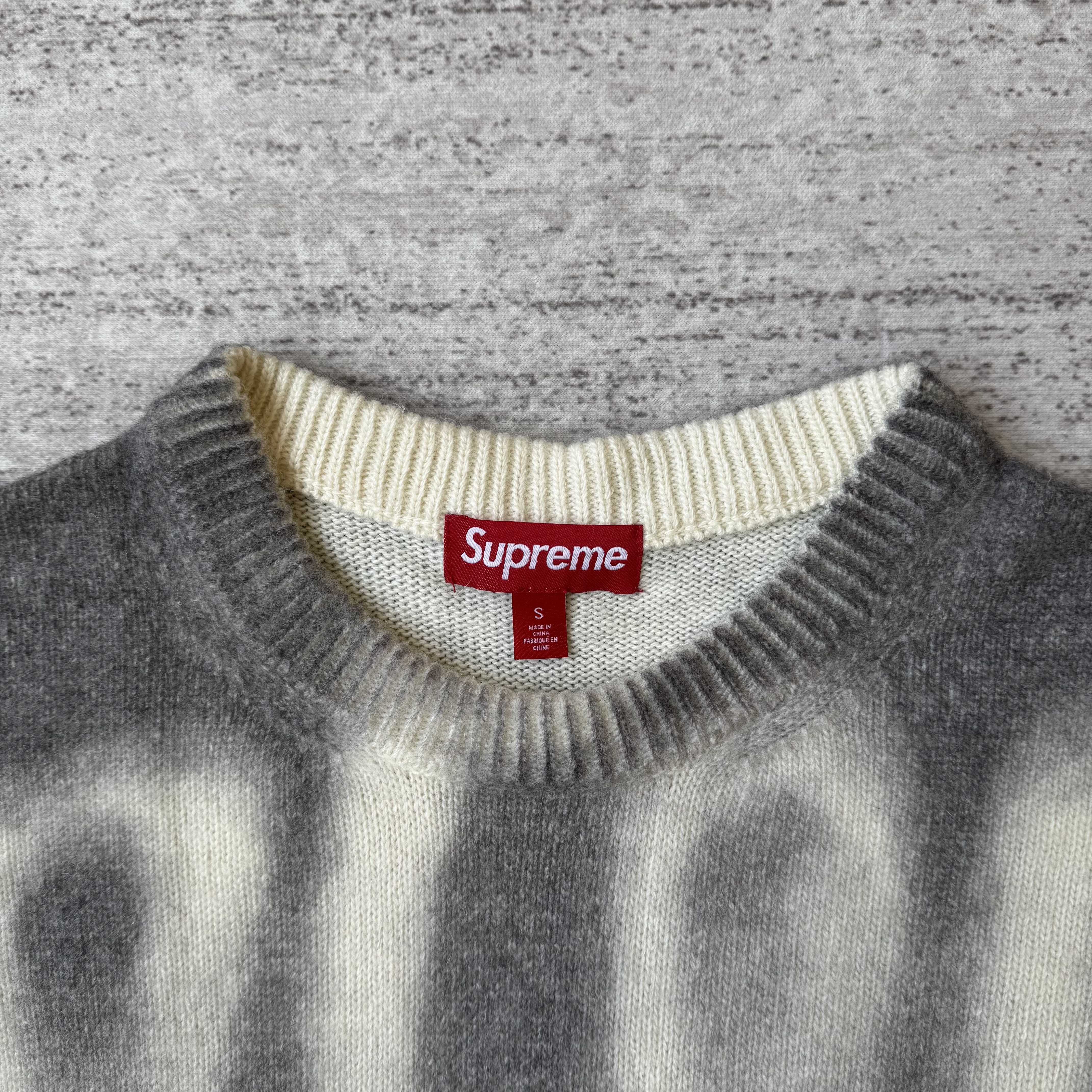 Sweater Supreme Blurred Logo Black vista 4