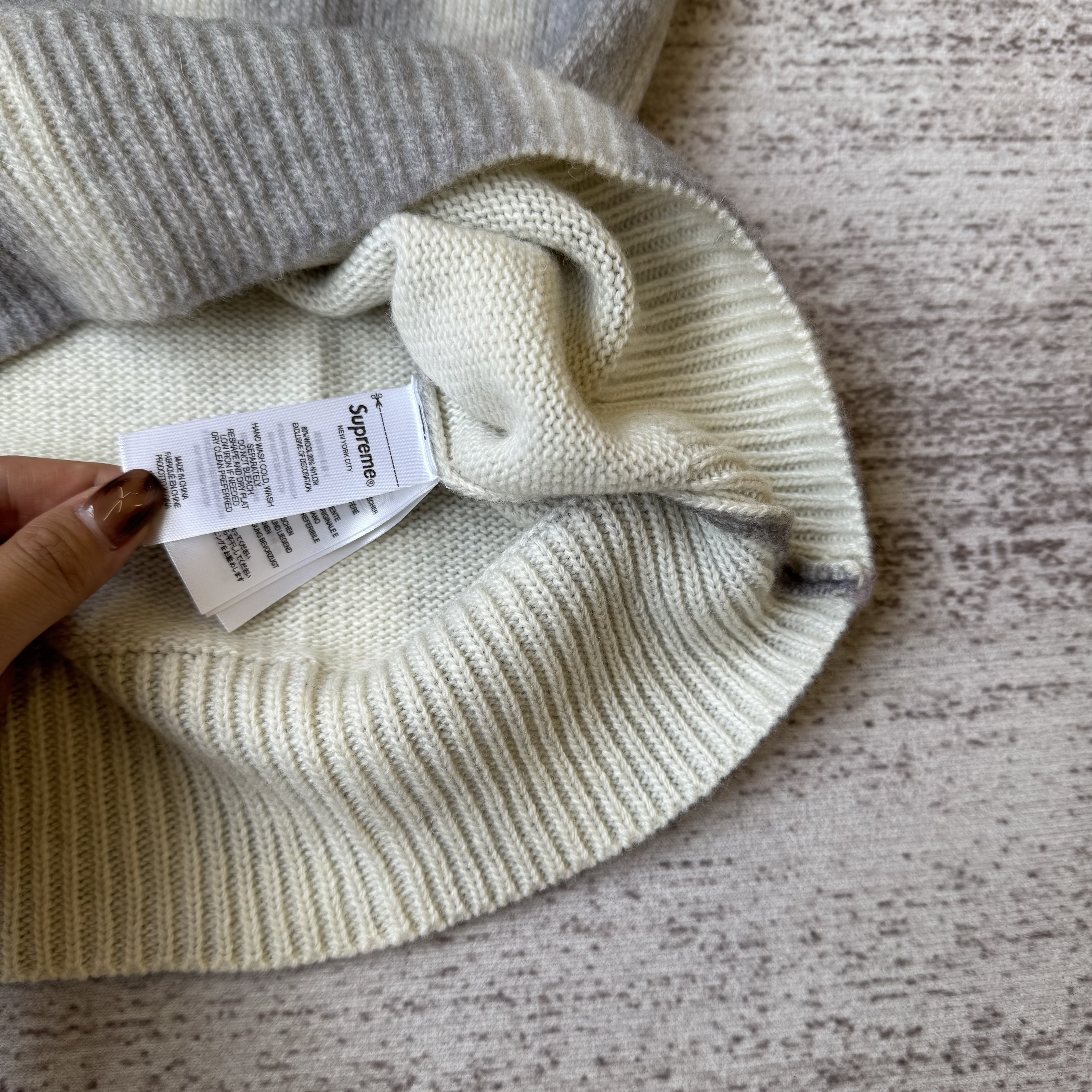 Sweater Supreme Blurred Logo Black vista 5