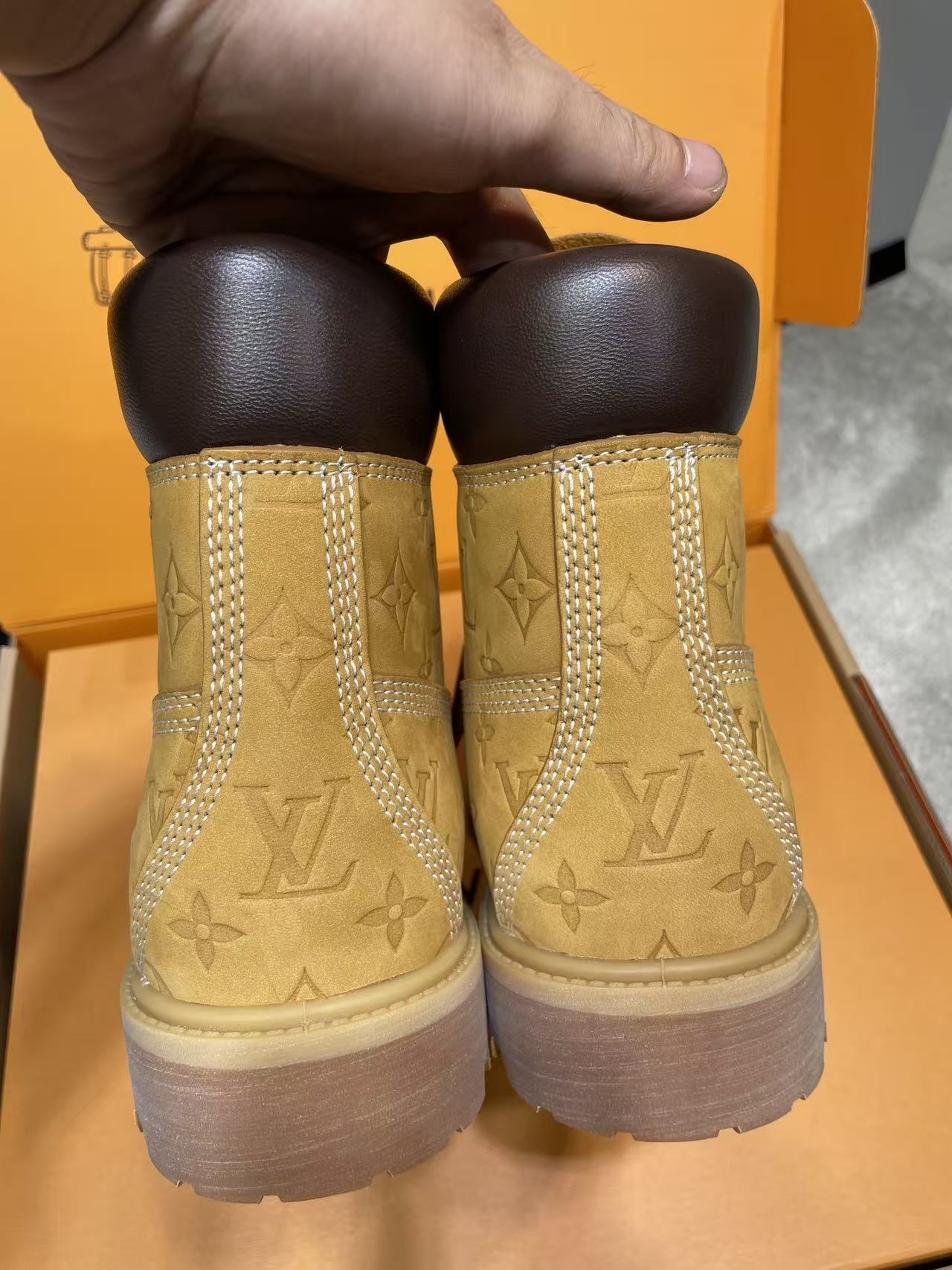 Louis Vuitton Timberland 6" vista 6
