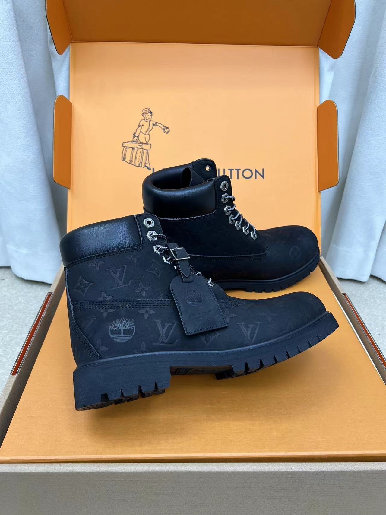 Louis Vuitton Timberland 6" Black vista 3