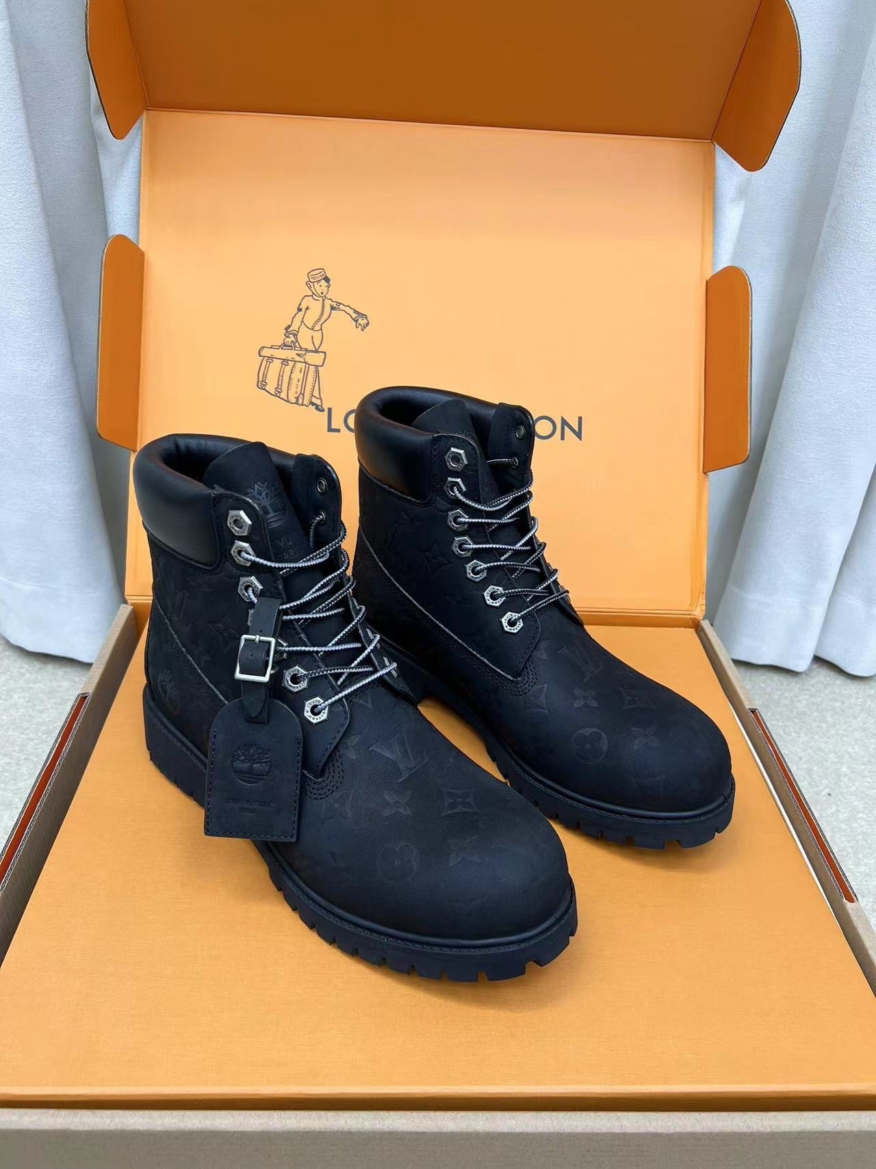 Louis Vuitton Timberland 6" Black vista 4