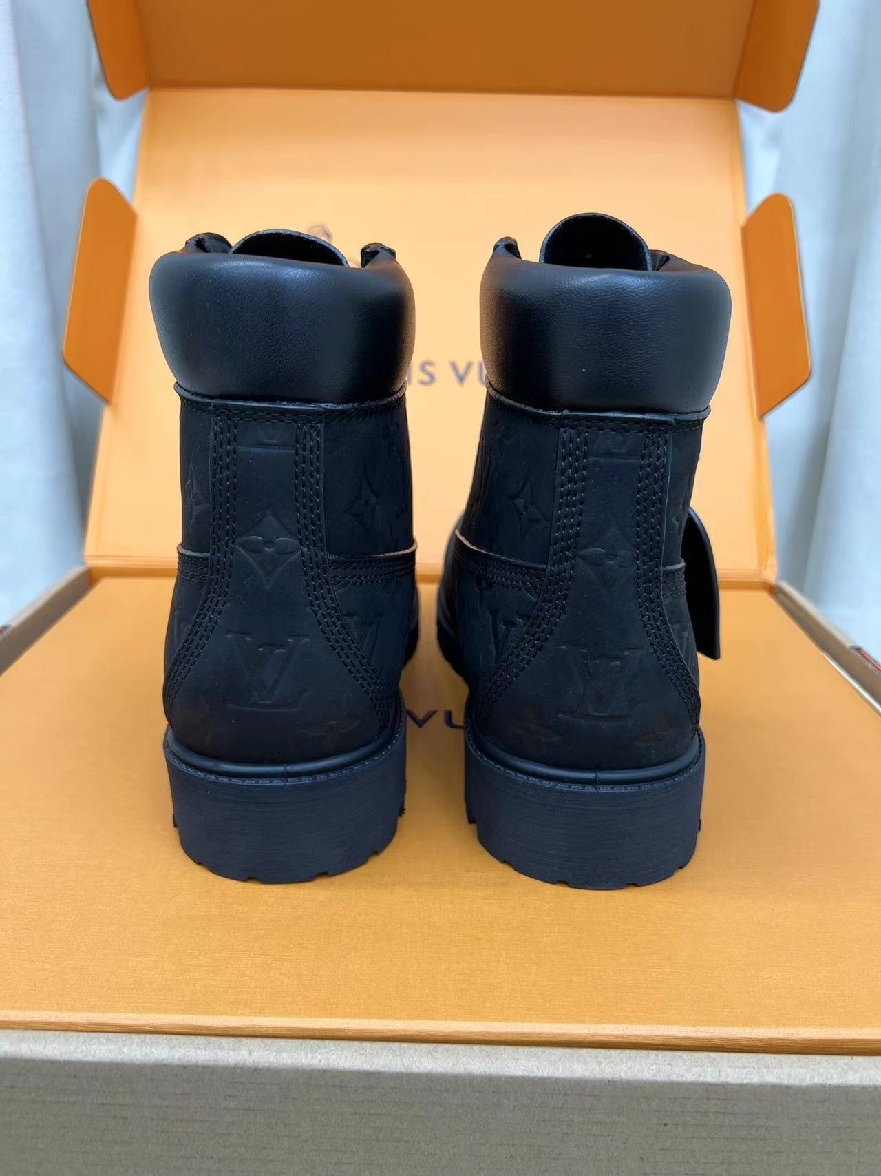 Louis Vuitton Timberland 6" Black vista 5