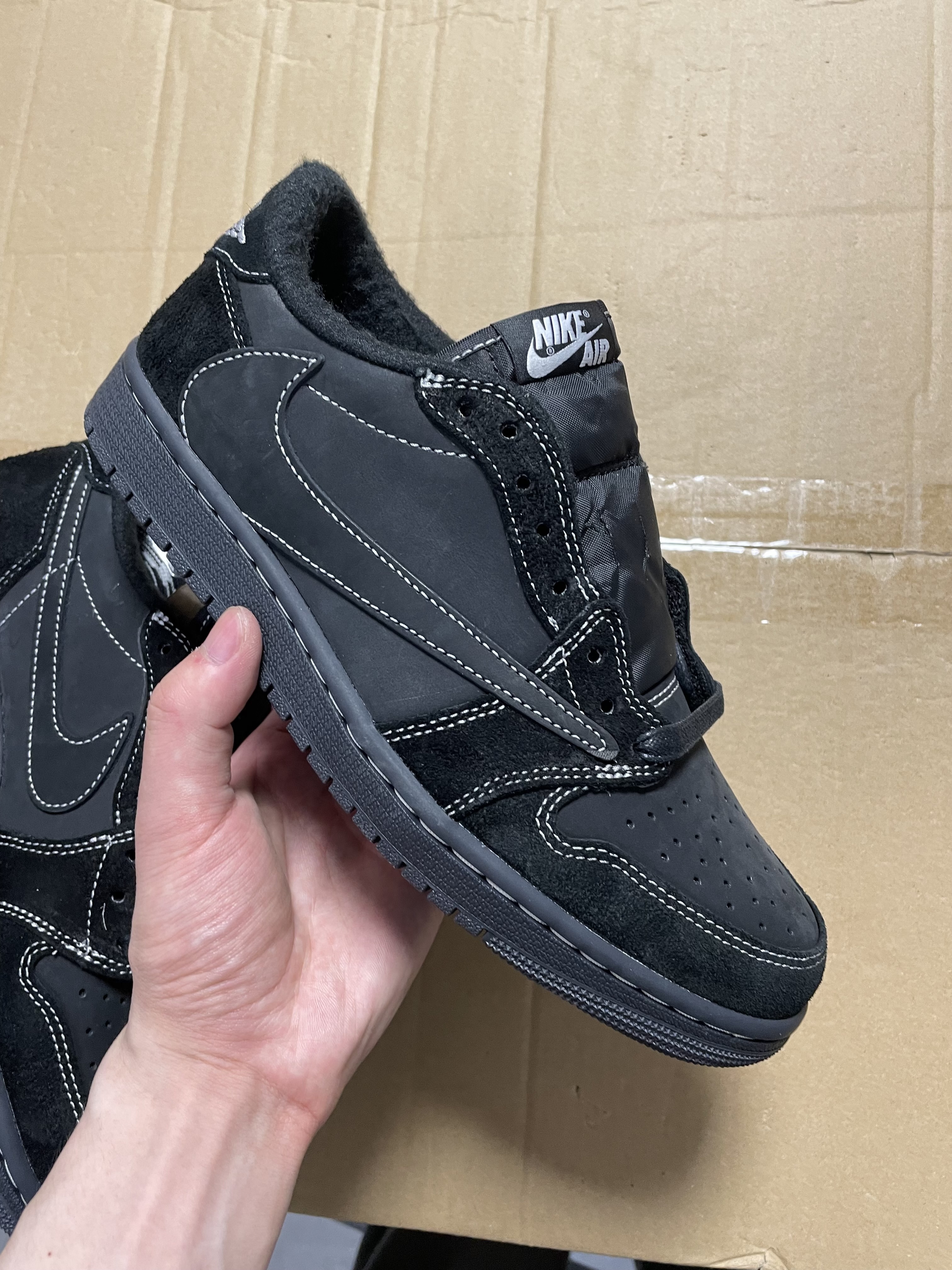 Jordan 1 Low Travis Scott Black Phantom vista 2