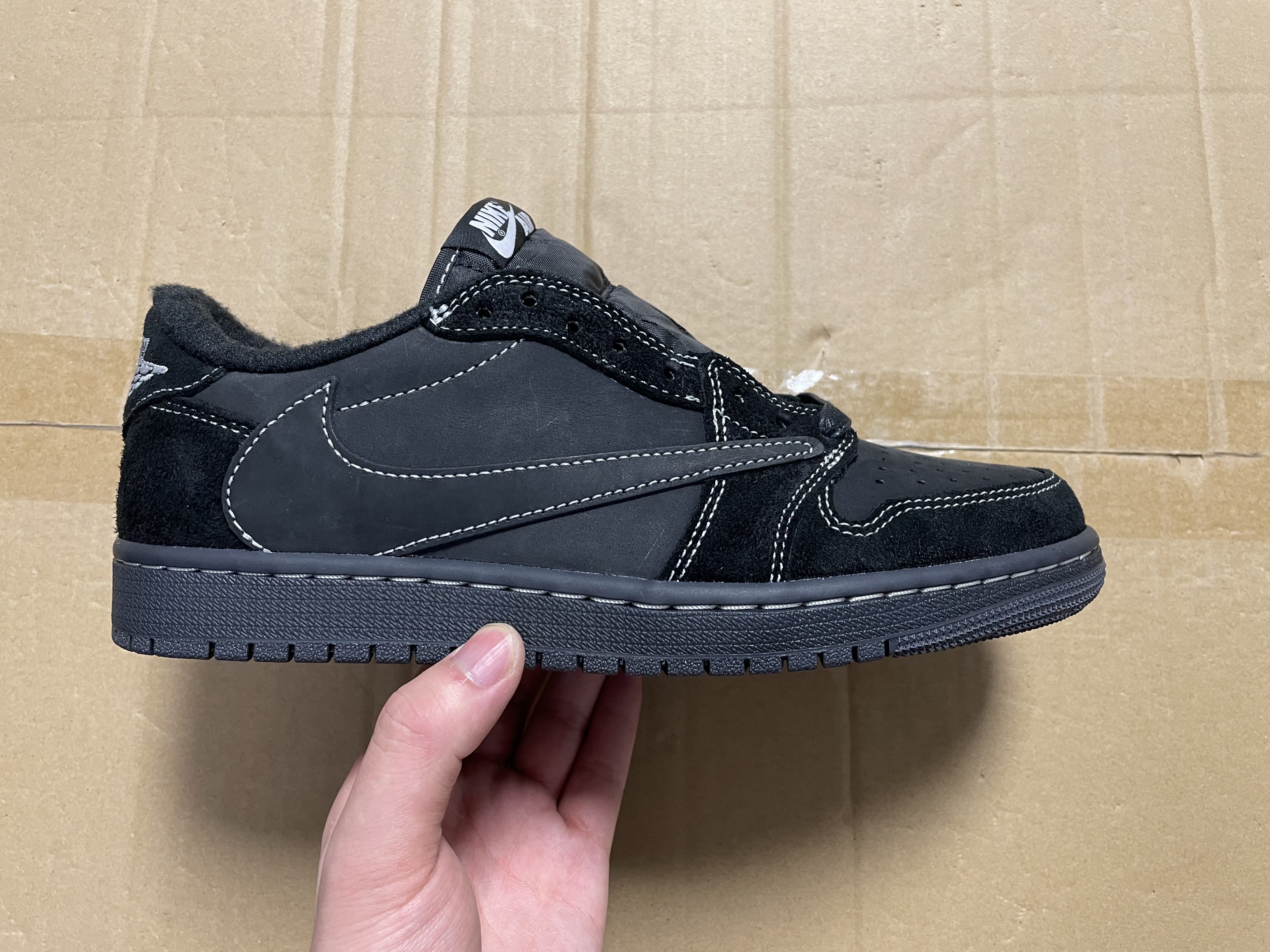 Jordan 1 Low Travis Scott Black Phantom vista 3