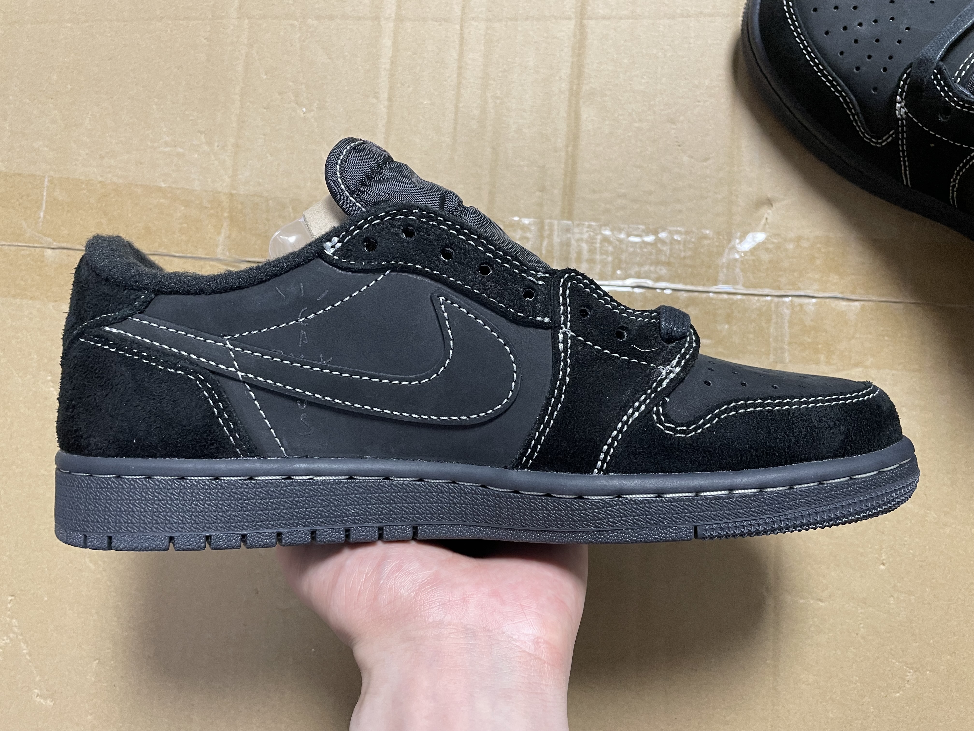 Jordan 1 Low Travis Scott Black Phantom vista 4